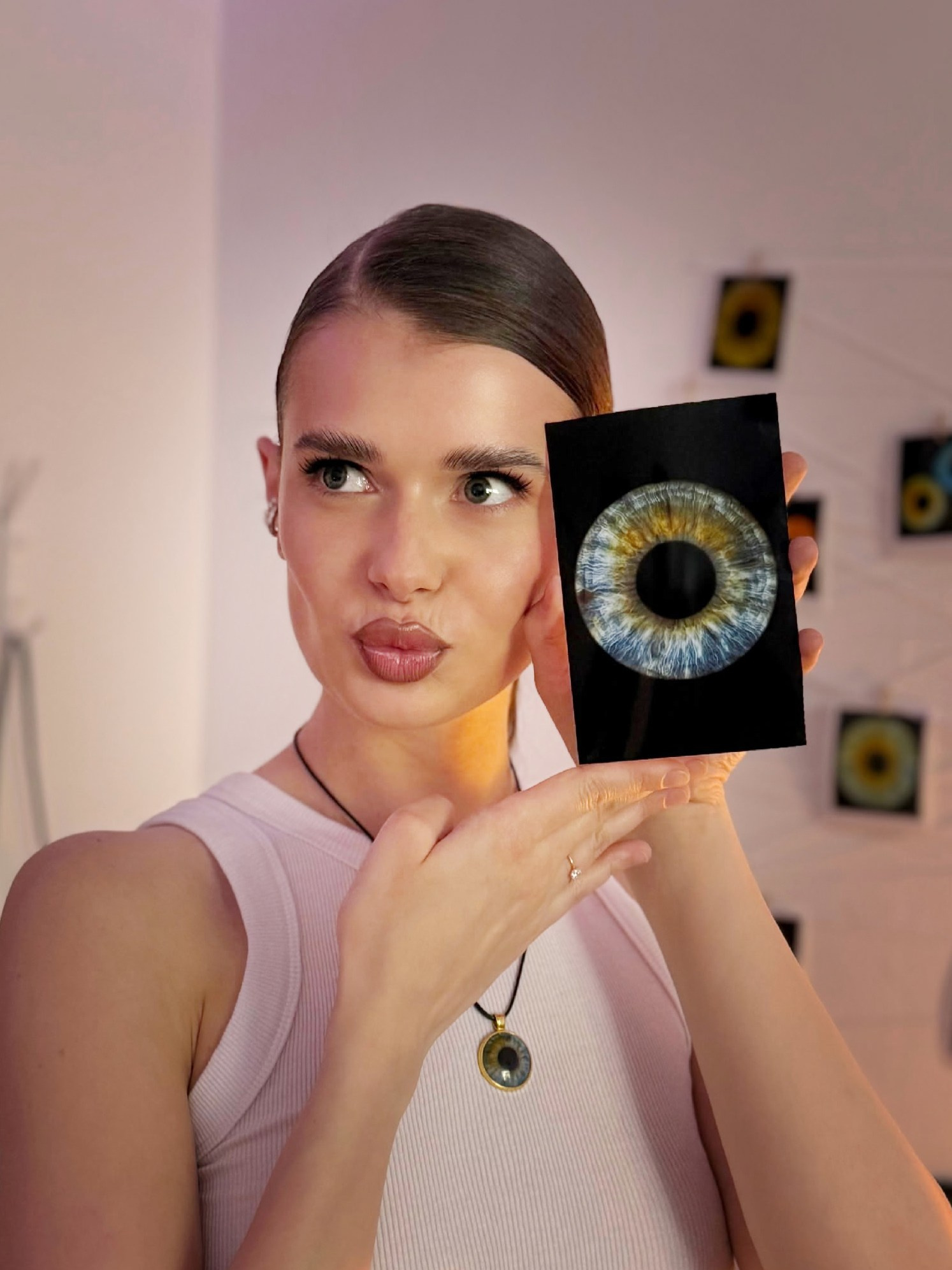 Фото радужки глаза LOOK IN