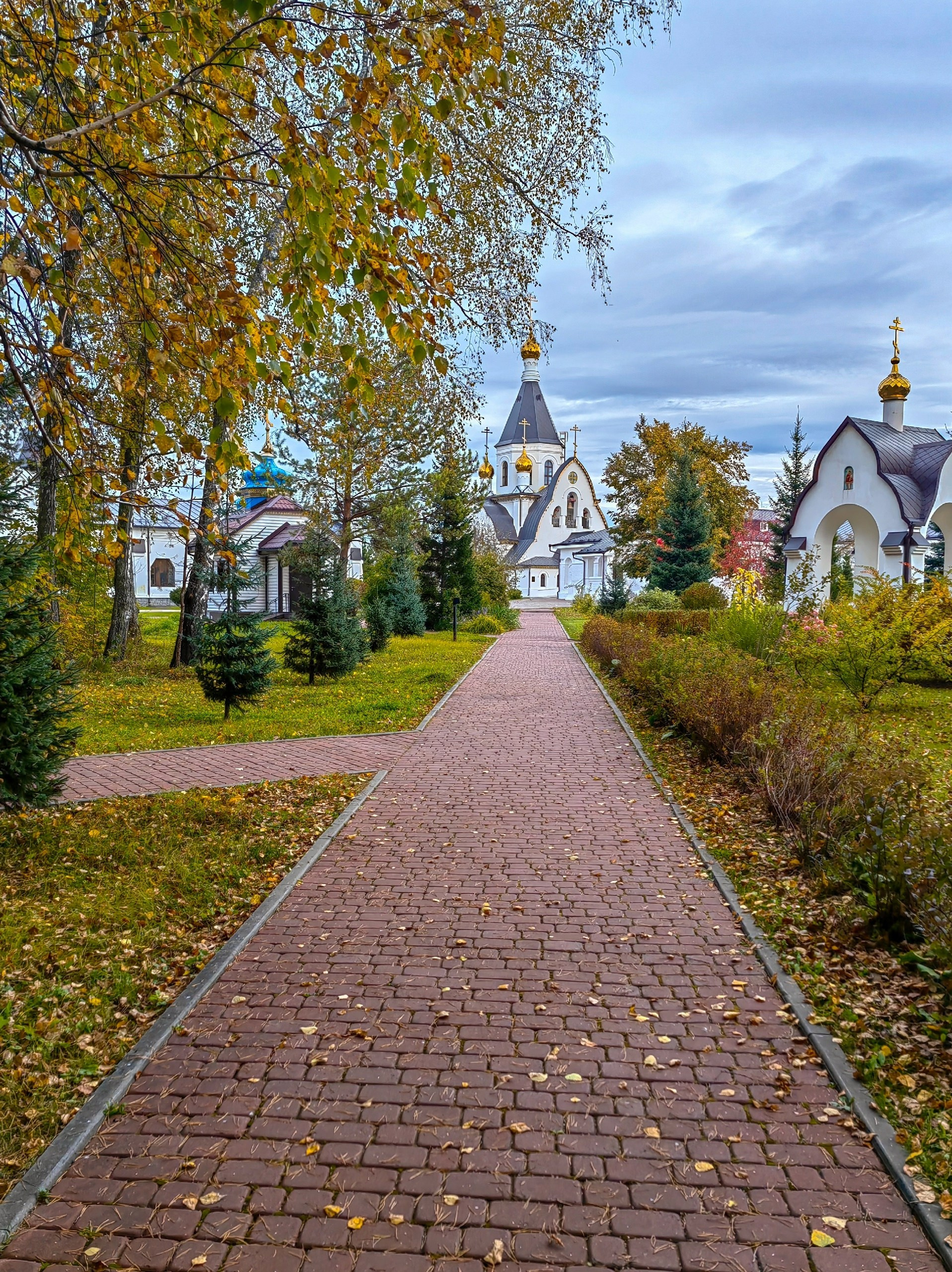 индивидуальный тур Красноярск экскурсии фото фототур фотосессия аренда кабриолета аренда микроавтобуса трансфер гид экскурсовод индивидуальная экскурсия фотосъемка интересные места достопримечательности что посмотреть куда сходить что посетить смотровые площадки видовые красивые места Национальный парк заповедник Столбы Дивногорск Красноярская ГЭС путешествие туристический маршрут место силы Часовня Параскевы Пятницы Коммунальный мост остров Татышев Бобровый лог Николаевская сопка набережная Енисея село Овсянка музей Астафьева Караульная гора Виноградовский мост виды на Енисей фанпарк Бобровый лог парк флоры и фауны Роев ручей Торгашинский хребет скала Такмак вантовый мост куда сходить цены расписание заказать онлайн экскурсионное обслуживание трансфер на комфортабельном автобусе Речной вокзал цена заказать экскурсию программа маршрут