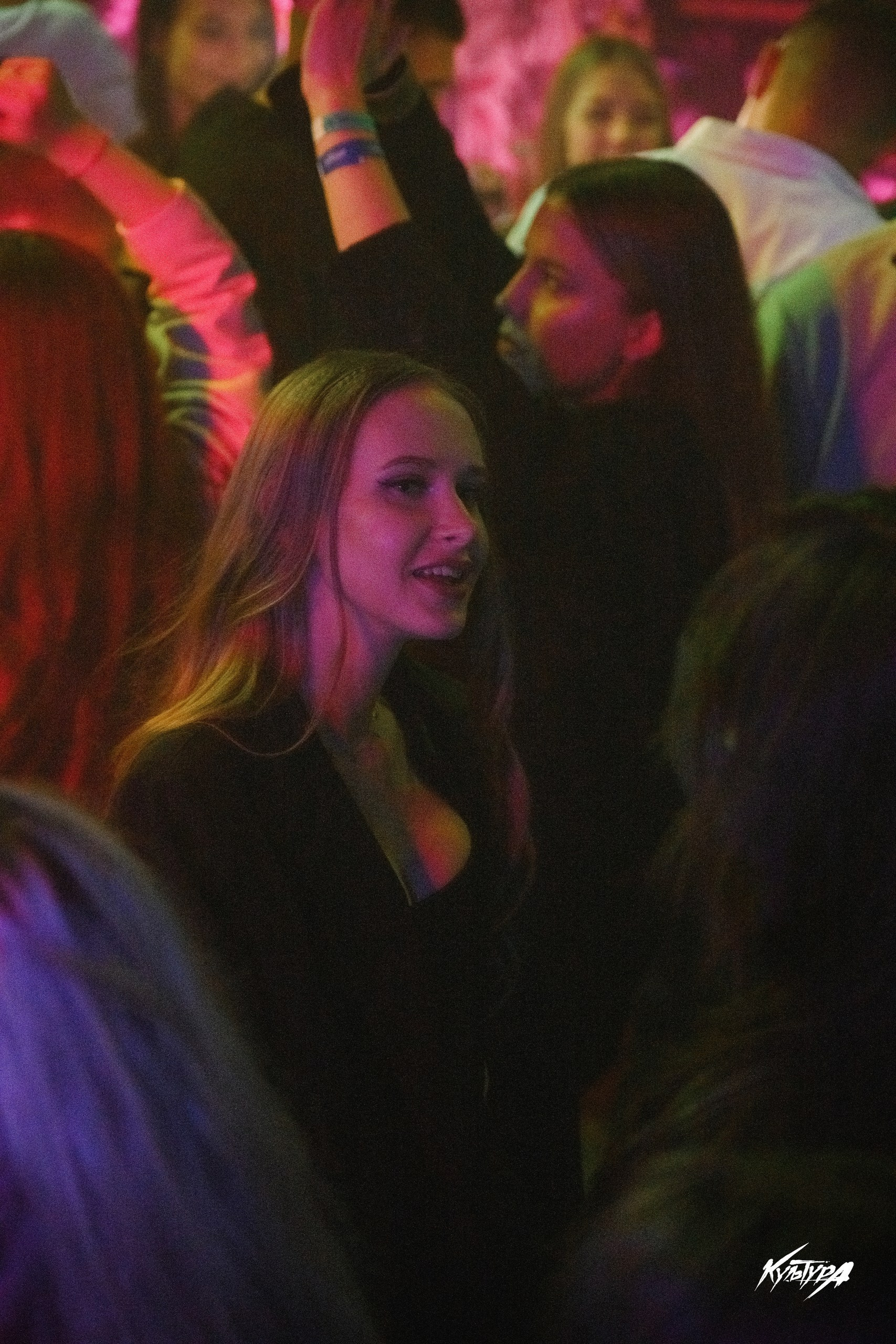 Фотосъемка в ночном клубе Петропавловска-Камчатского. Репортажная съемка вечеринки в клубе Петропавловска-Камчатского. Профессиональная съемка ночных клубов в Петропавловске-Камчатском. Яркие эмоции и живая атмосфера ночного клуба на фото в Петропавловске-Камчатском. Стоимость репортажной съемки в ночном клубе Петропавловска-Камчатского.