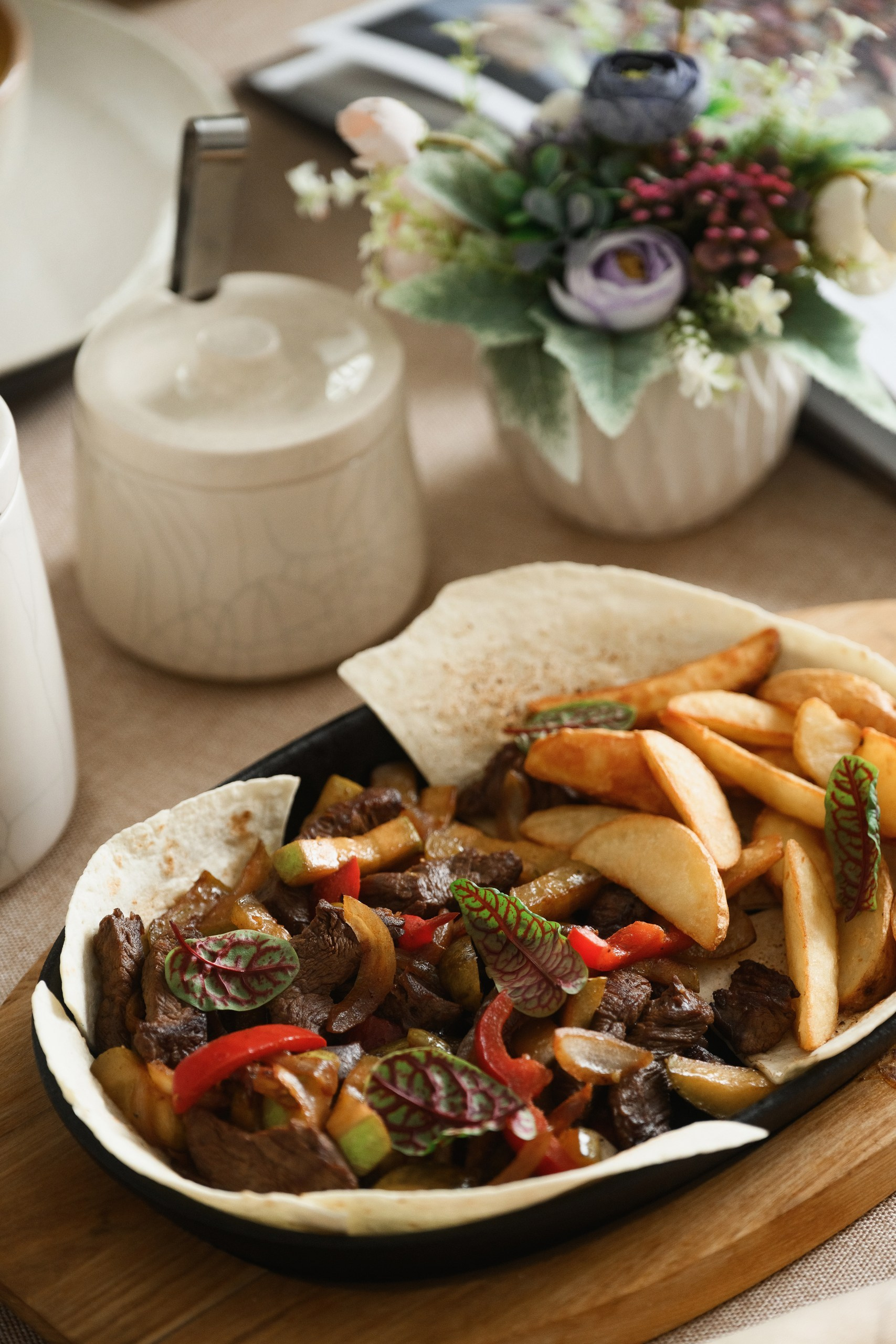 Фотосъемка еды в кафе в Петропавловске-Камчатском. Фуд-фотосессия в уютном заведении Петропавловска-Камчатского. Фотосъемка блюд в студии или интерьере кафе в Петропавловске-Камчатском. Красивая фуд-фотография с эстетичной подачей в Петропавловске-Камчатском. Фуд-фотосессия стоимость услуг в Петропавловске-Камчатском.