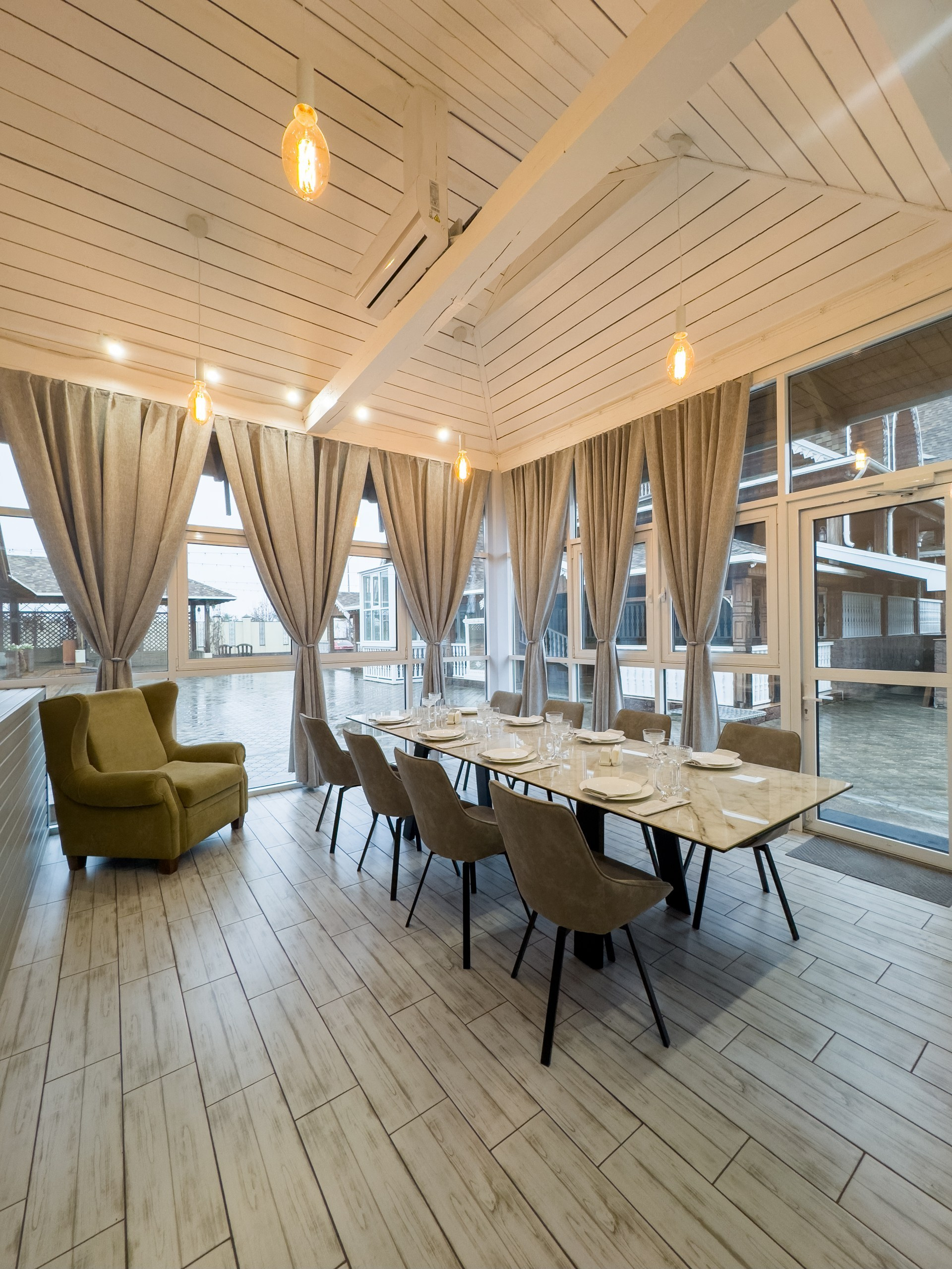 Банкетный зал ресторана «Дача». Фотограф в Оренбурге. Профессиональный фотограф