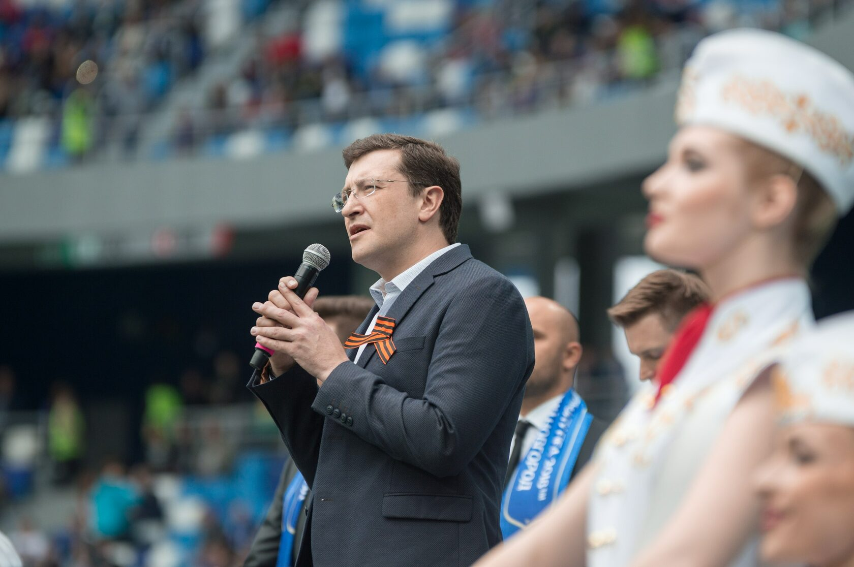 Фотография на которой губернатор Нижегородской области Глеб Никитин произносит речь на открытии нового стадиона