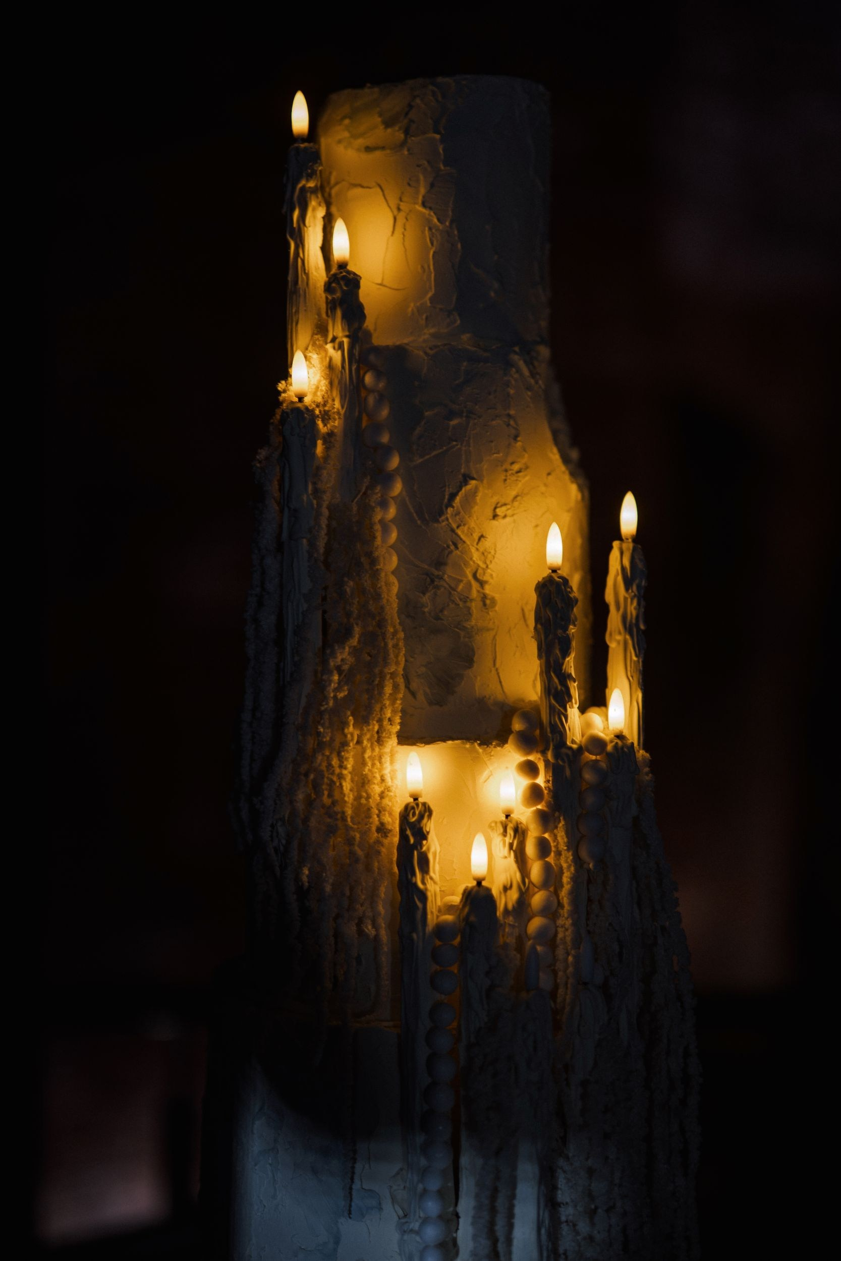 свет на вынос торта в The Hide