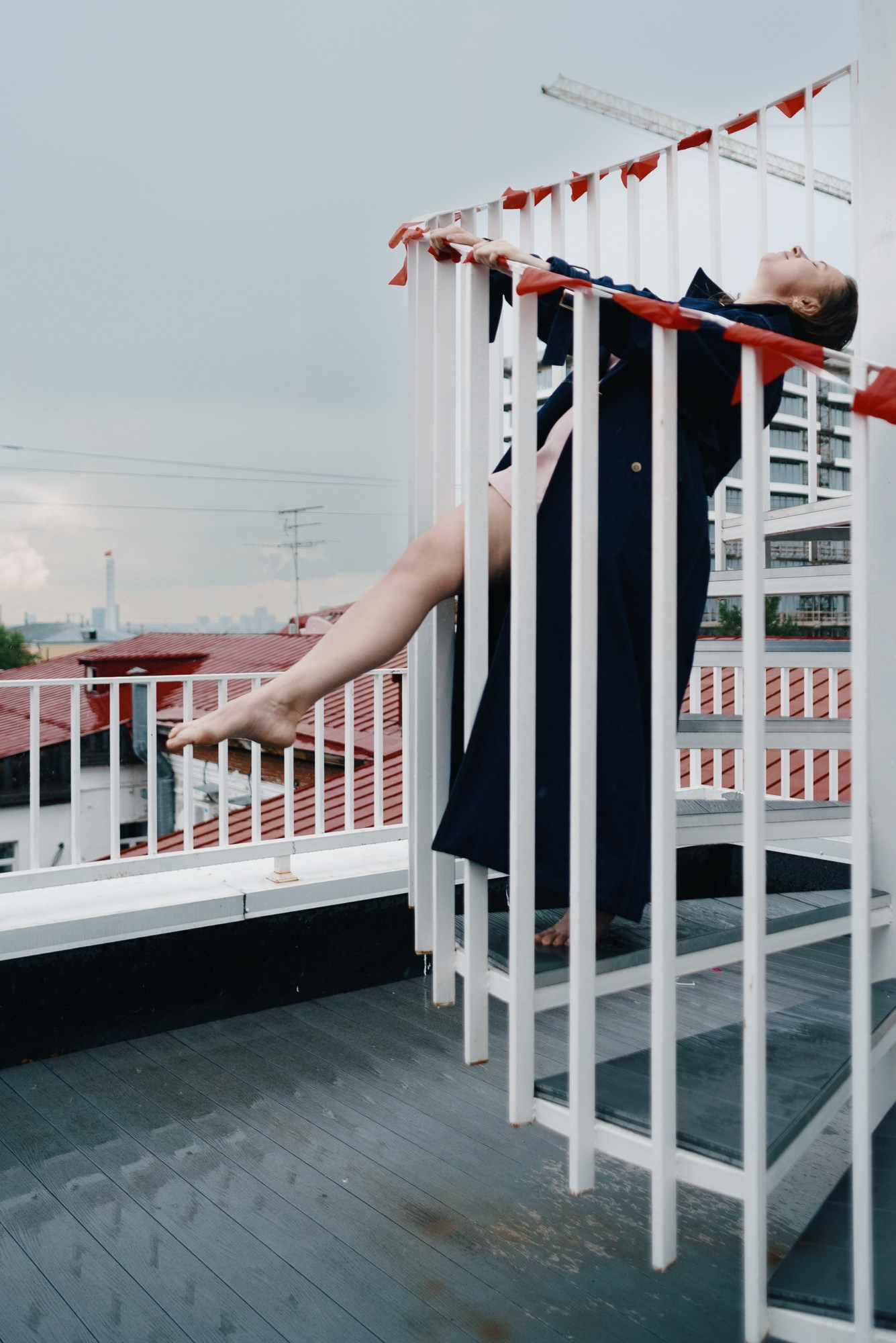 Фотограф Тюмень — Уличная фотосессия на крыше | Дарья Мустафина