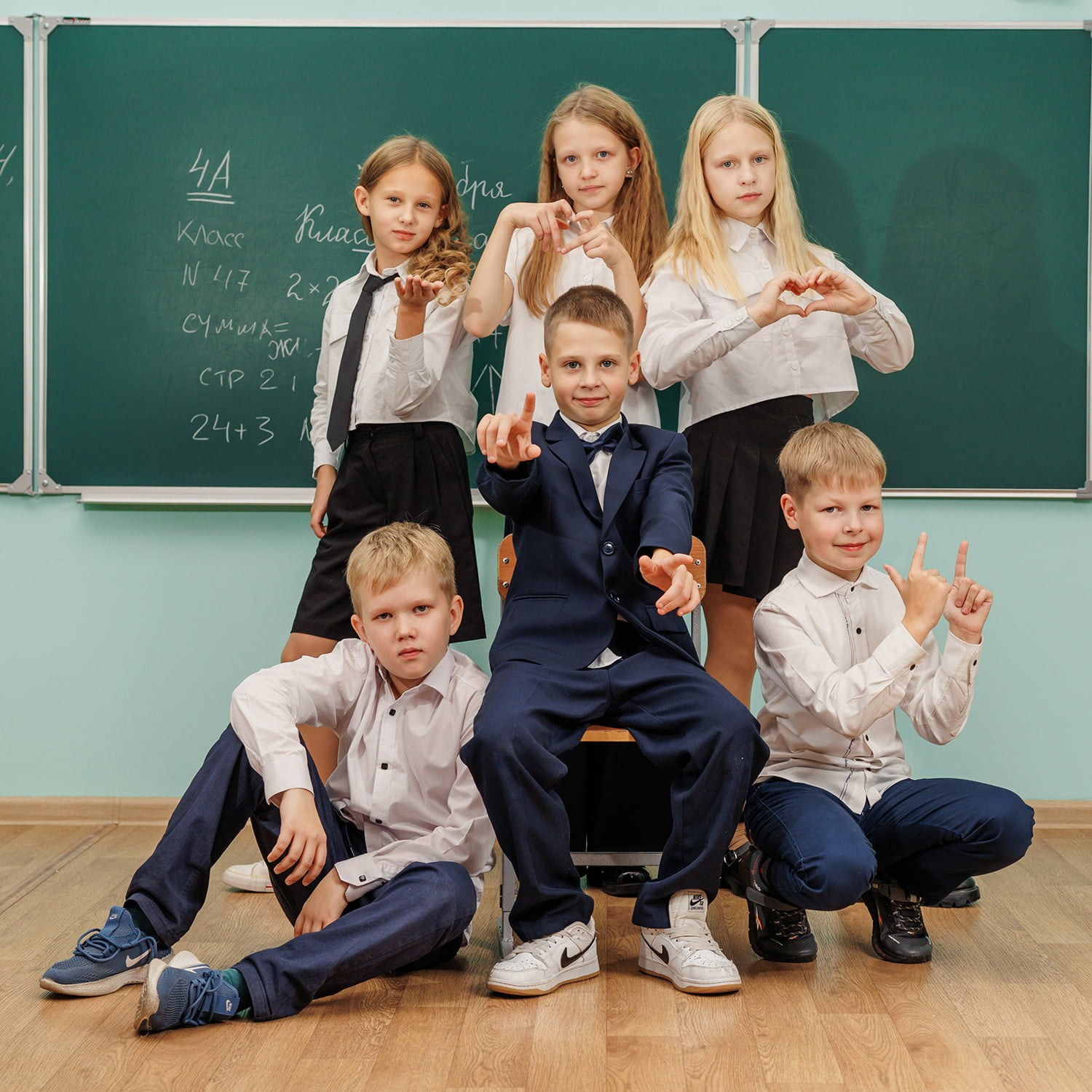 Студийная фотосессия для альбома 14 гимназия 9б. СИГМА | Студия выпускных альбомов Красноярск