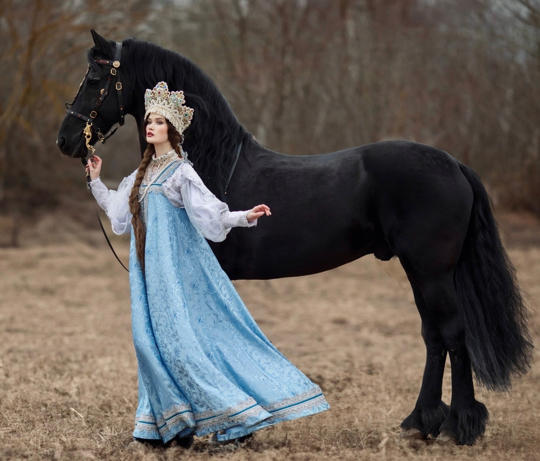 Снежная зима. Русские народные костюмы в Москве