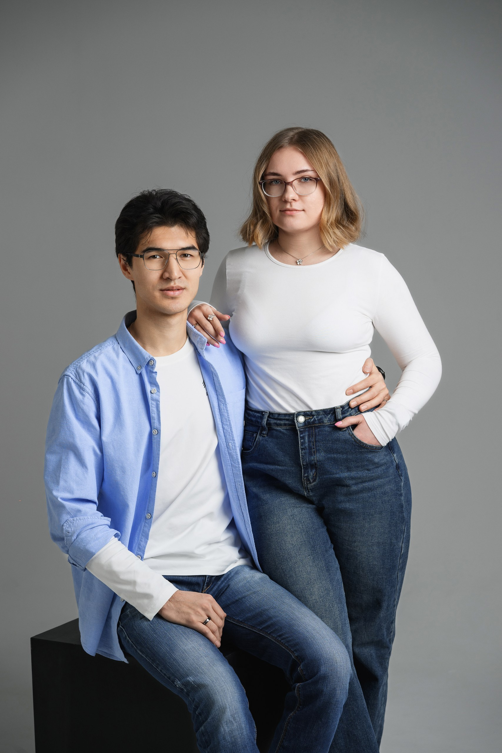 Семейная фотосъемка в студии в Петропавловске-Камчатском. Семейная фотосессия в студии в Петропавловске-Камчатском. Профессиональная семейная фотосъемка в светлой студии в Петропавловске-Камчатском. Стильные и теплые семейные фотографии в студии в Петропавловске-Камчатском. Семейная фотосессия в студии, стоимость в Петропавловске-Камчатском.