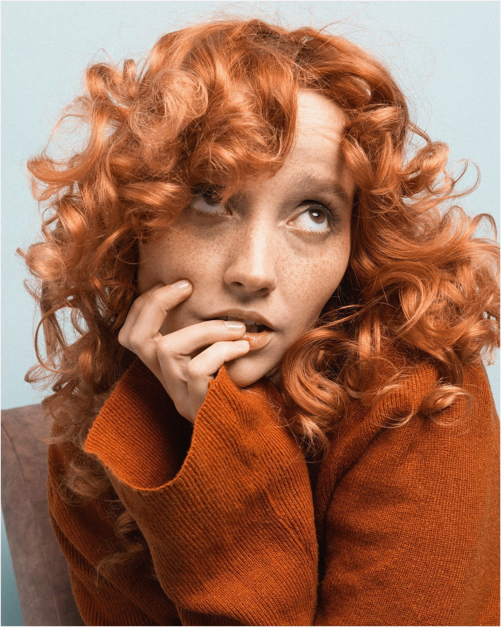 НОВЫЕ СЪЕМКИ В СТУДИИ — ОНА (ПЛАН)