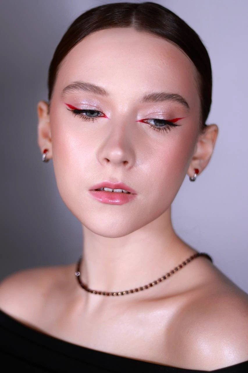 Услуги бровиста-визажиста. Салон красоты Праvда в Москве