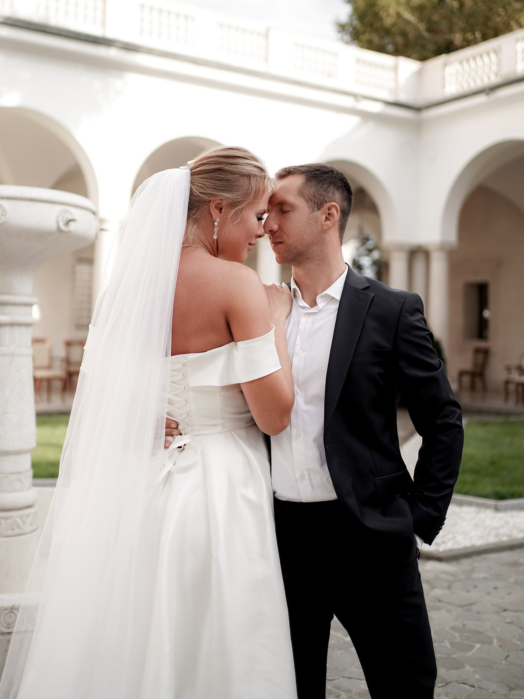 Фотограф и видеограф на свадьбу в Ростове-на-Дону 2026. Профессиональная работа, качественный результат. Свадебный фотограф в Ростове-на-Дону. Таинство Крещения и Венчания, семейные фотосессии. Алёна Чёботова