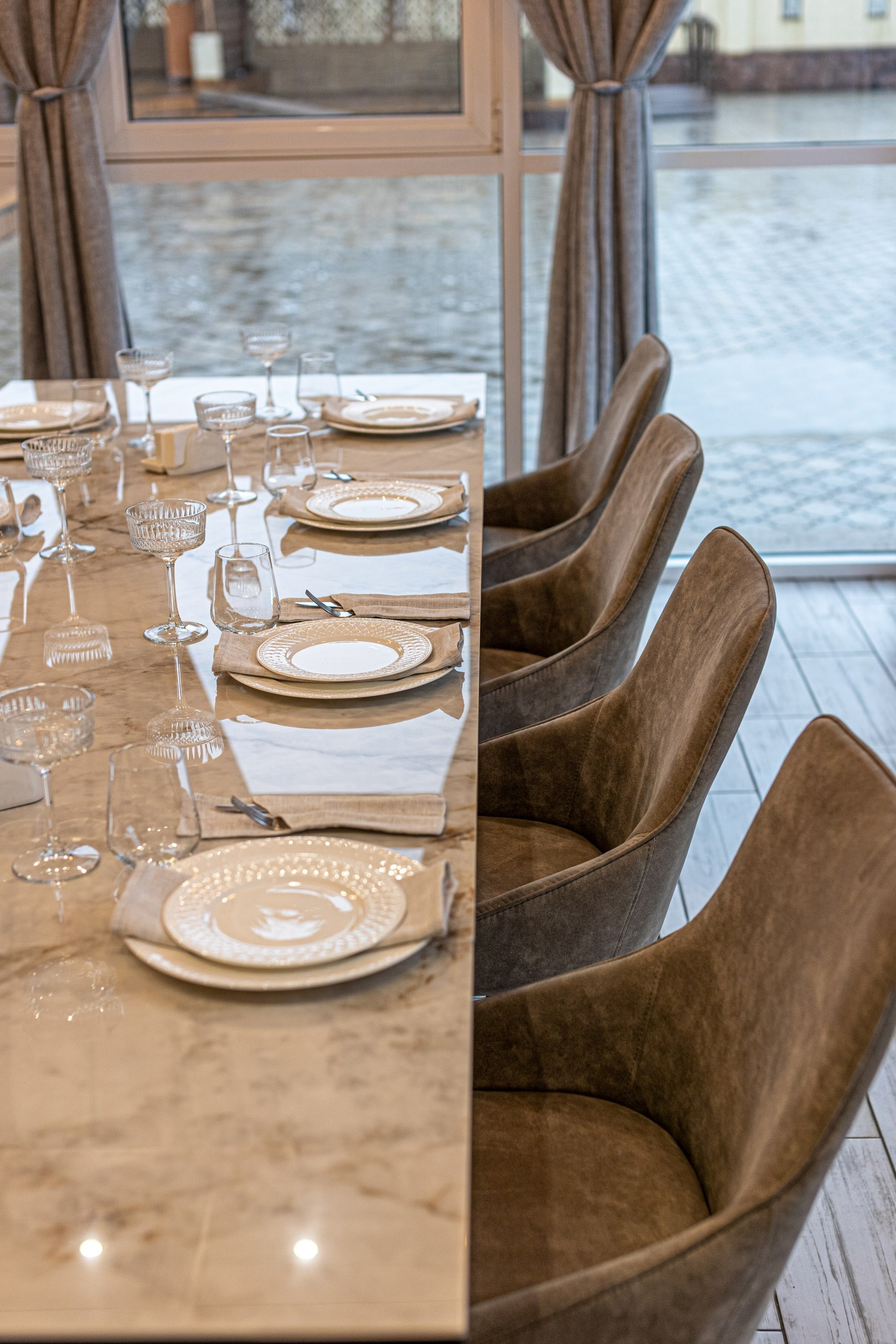 Банкетный зал ресторана «Дача». Фотограф в Оренбурге. Профессиональный фотограф