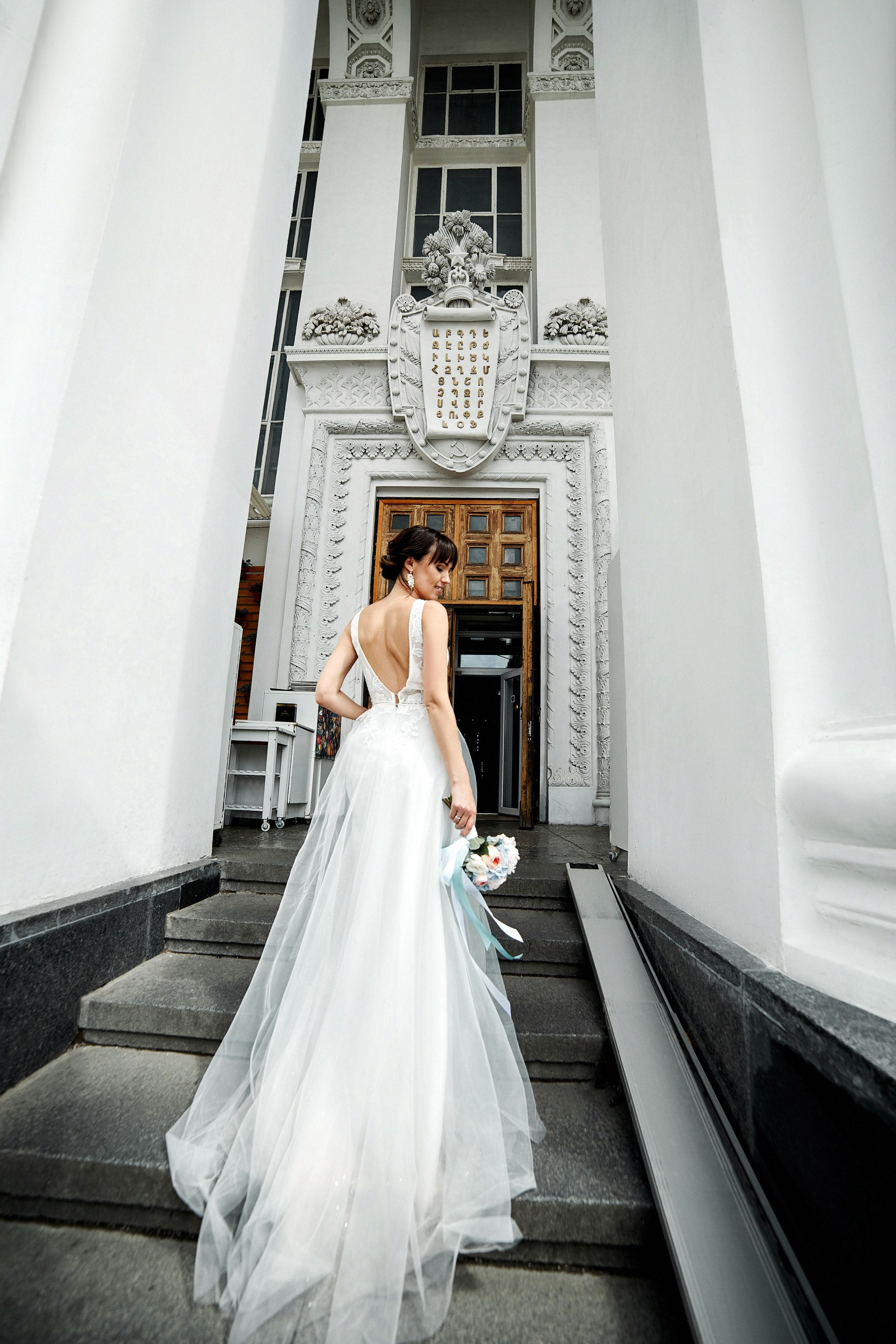 Свадебный фотограф в Москве, заказать профессиональную фотосъёмку — Цены, стоимость услуг фотографа на свадебную фотосессию