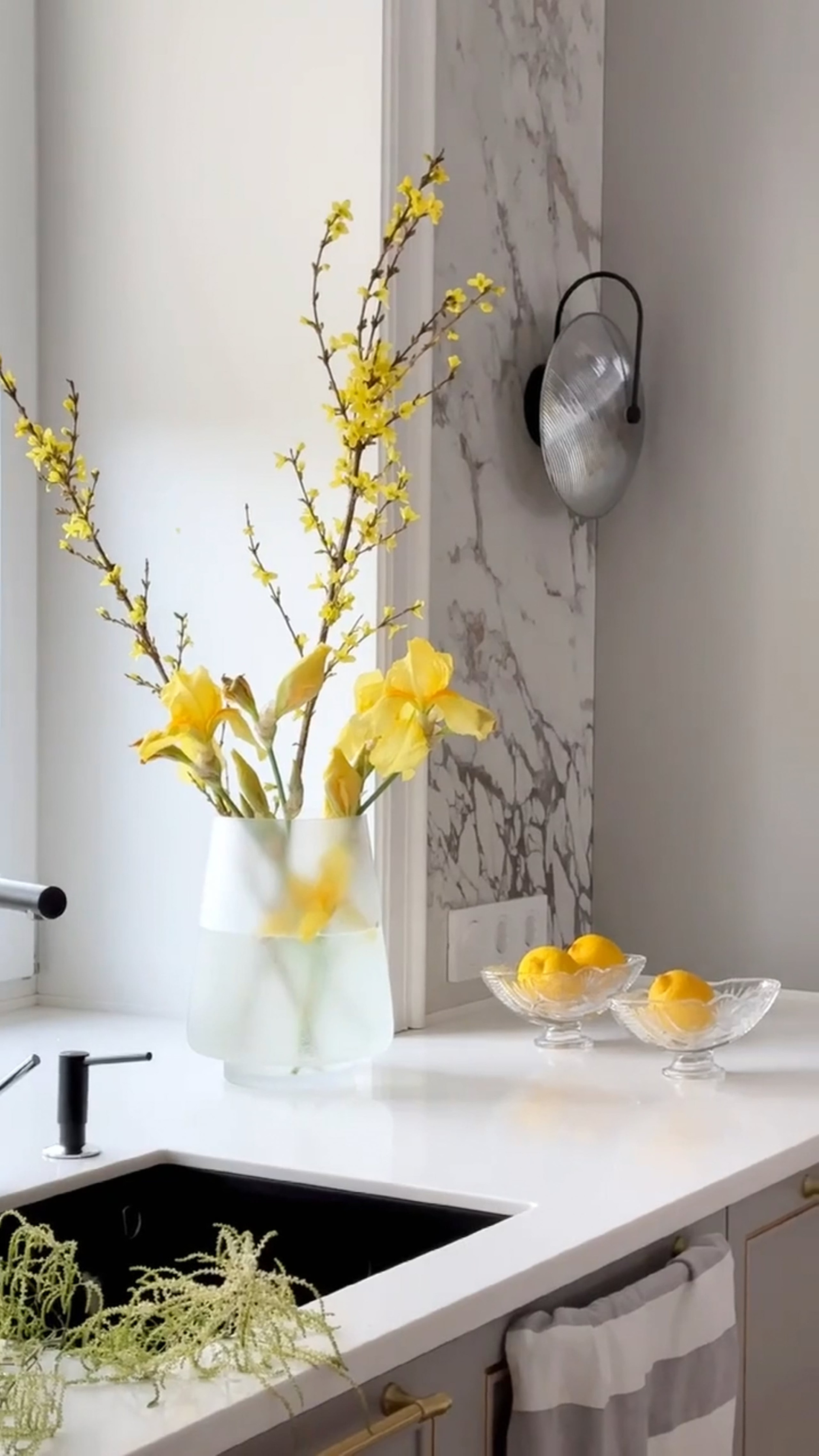 Reels: Дом в колониальном стиле в с. Рамено. Интерьерный фотограф Дима Птицын и стилист Дарья Копылова