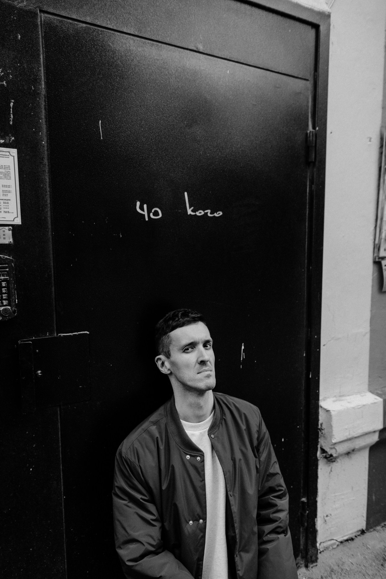 Мужская стрит-фотосессия в Тюмени | Уличный фотограф Дарья Мустафина. Портретный фотограф Тюмень Дарья Мустафина