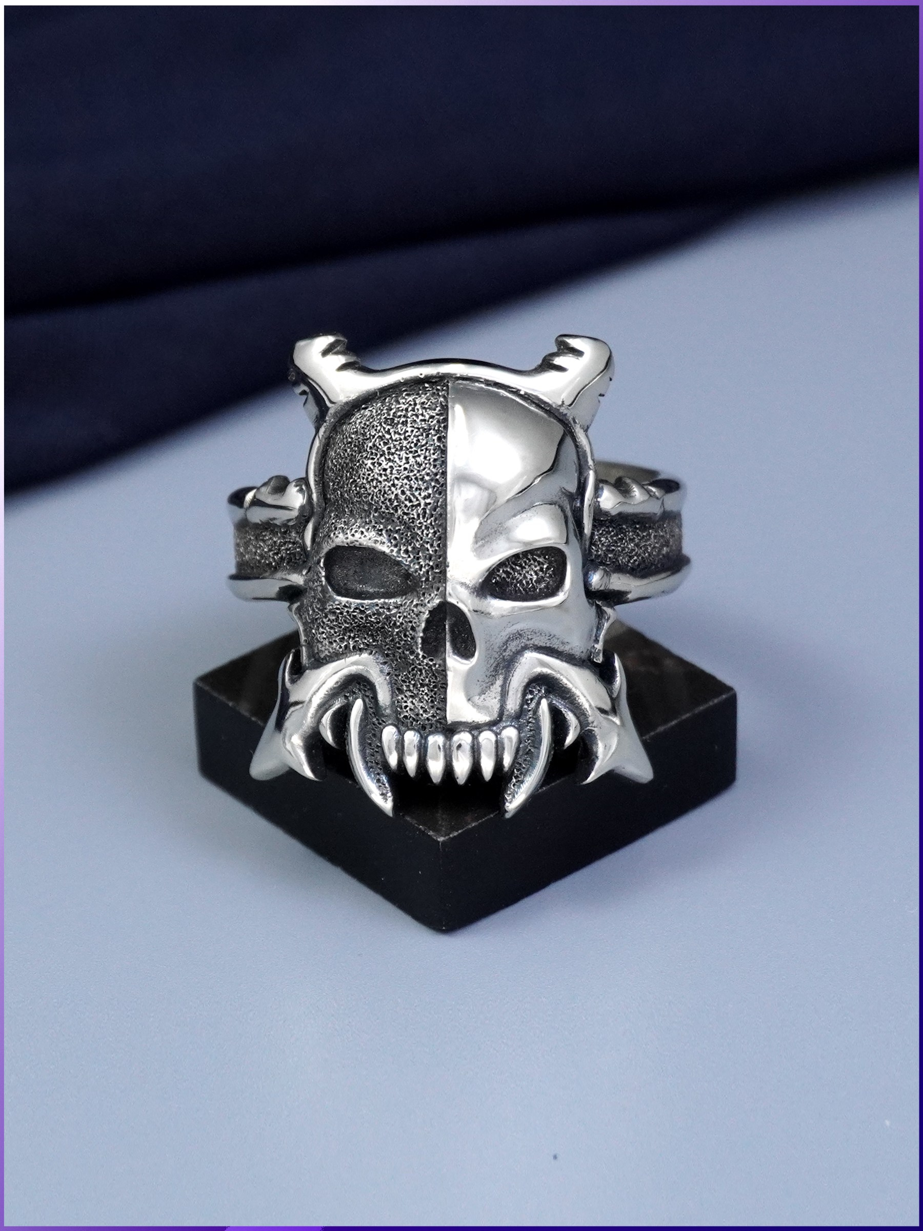 Кольцо «Сыны Злобы» для фанатов Warhammer 40 000: кастомное украшение с символикой космодесанта в магазине Joker-Studio