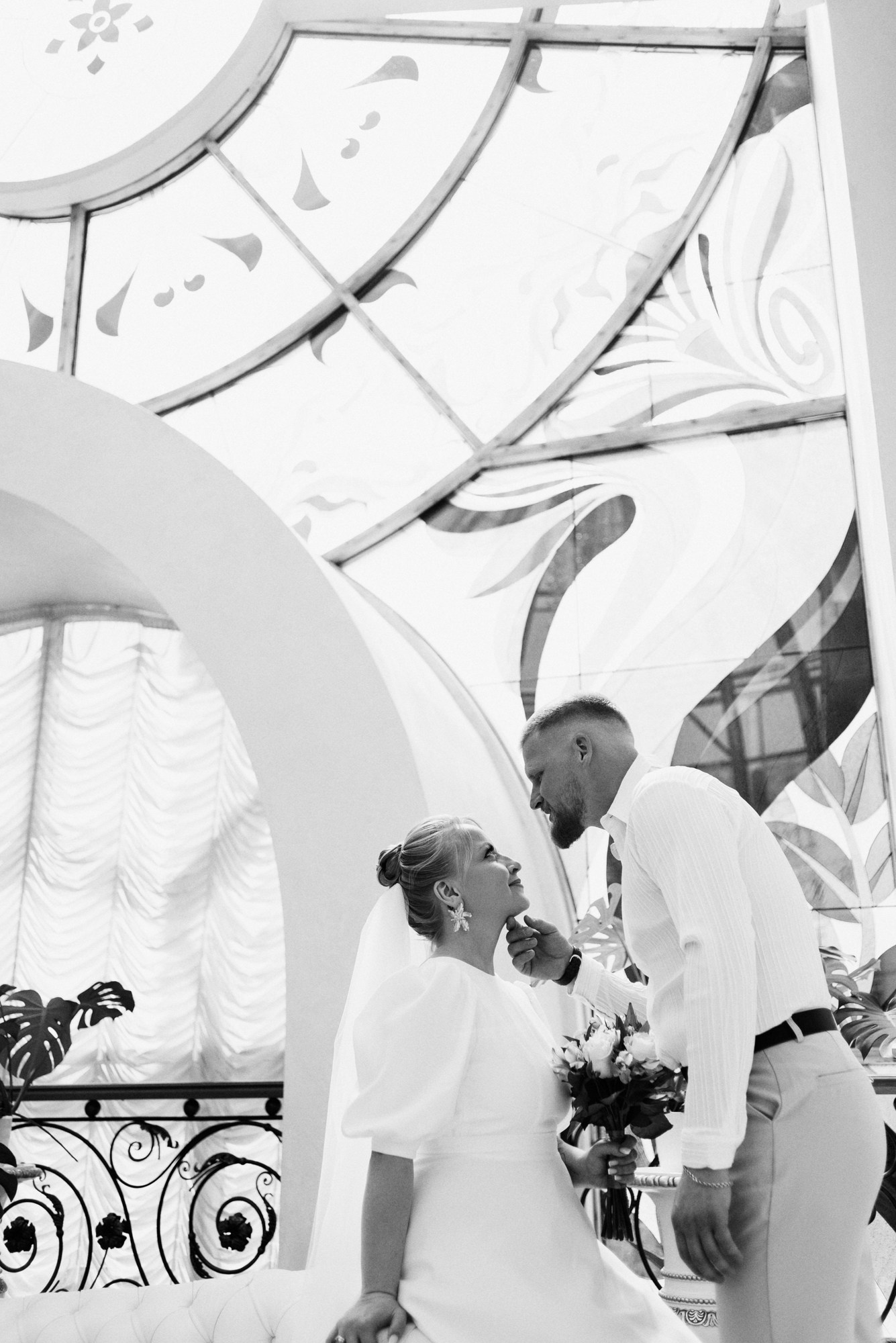 Свадебный фотограф в Тюмени — Фотосессия Павла и Марии на Набережной. Портретный фотограф Тюмень Дарья Мустафина