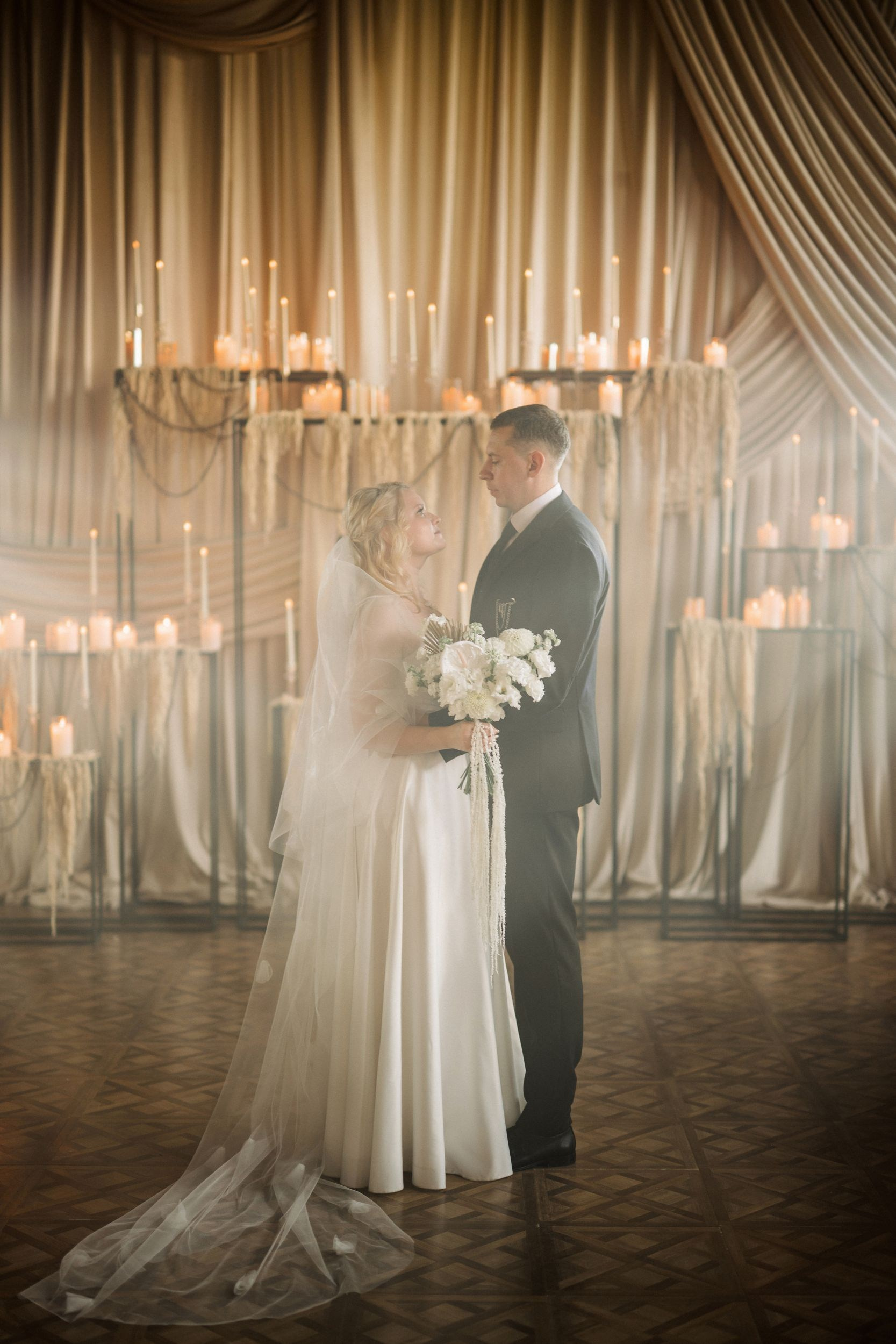 Свет для выездной регистрации в лофте The Hide. Пример из портфолио