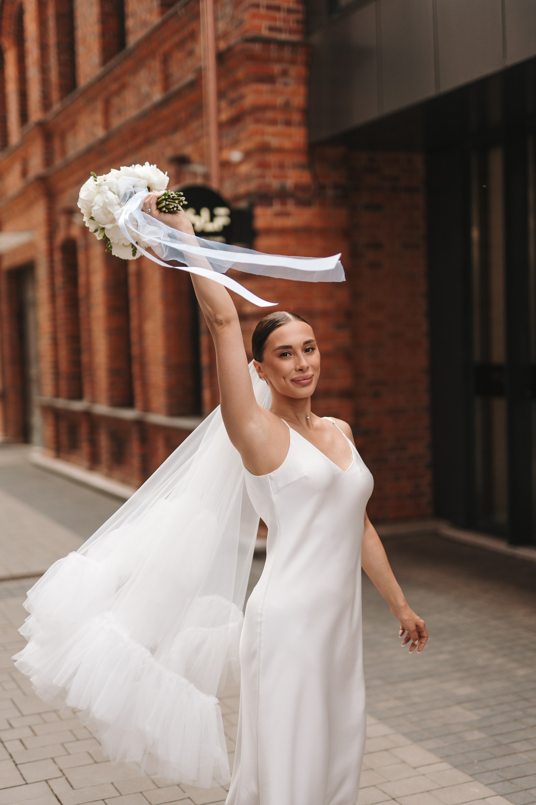 Свадьба 7 июня 2026 года — фотосессия, ЗАГС и банкет в шатре «Под облаками» в Нагаево с ведущим Артуром Ильясовым