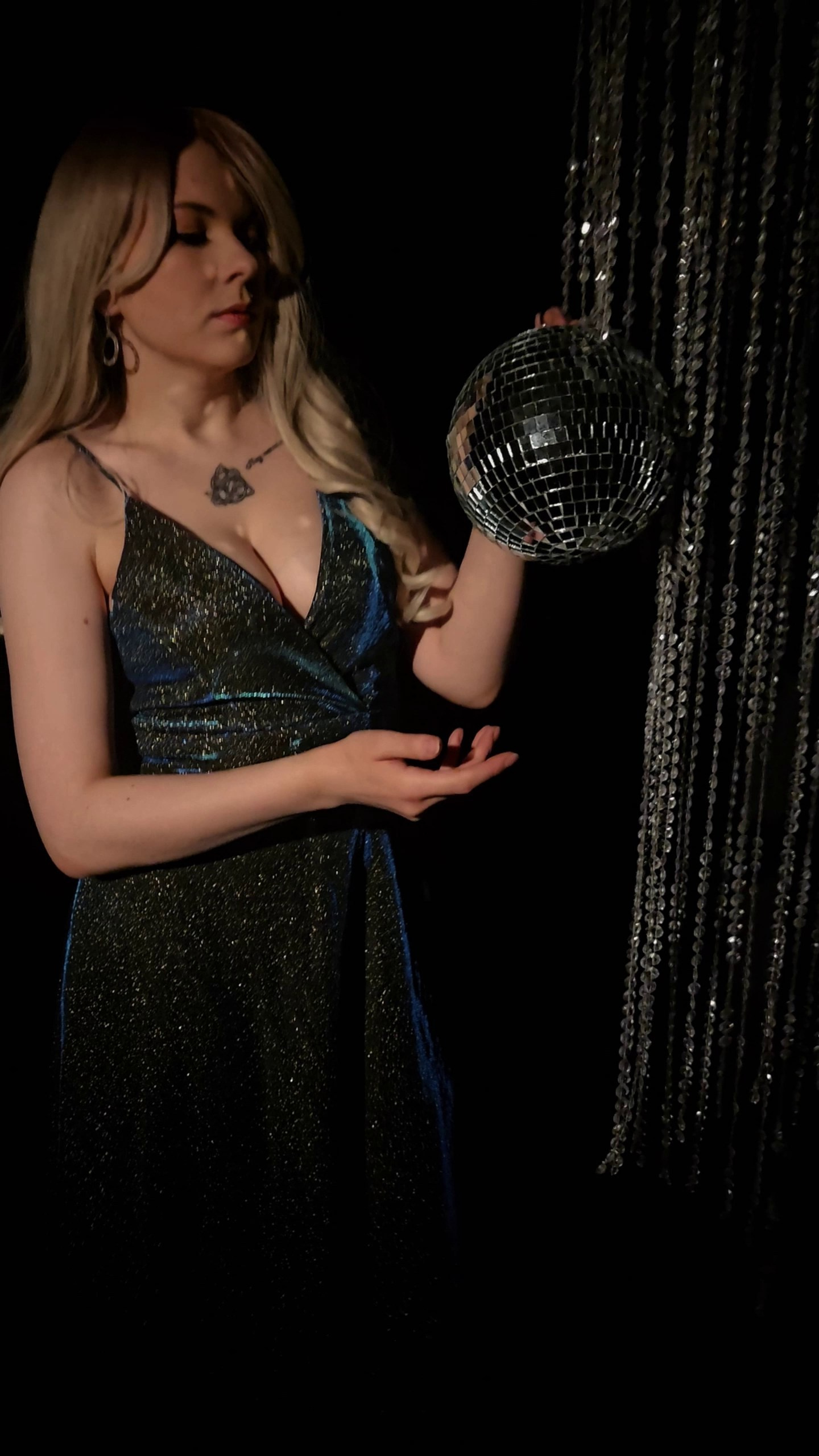 Длинные платья. Интерьерная фотостудия Background в Омске