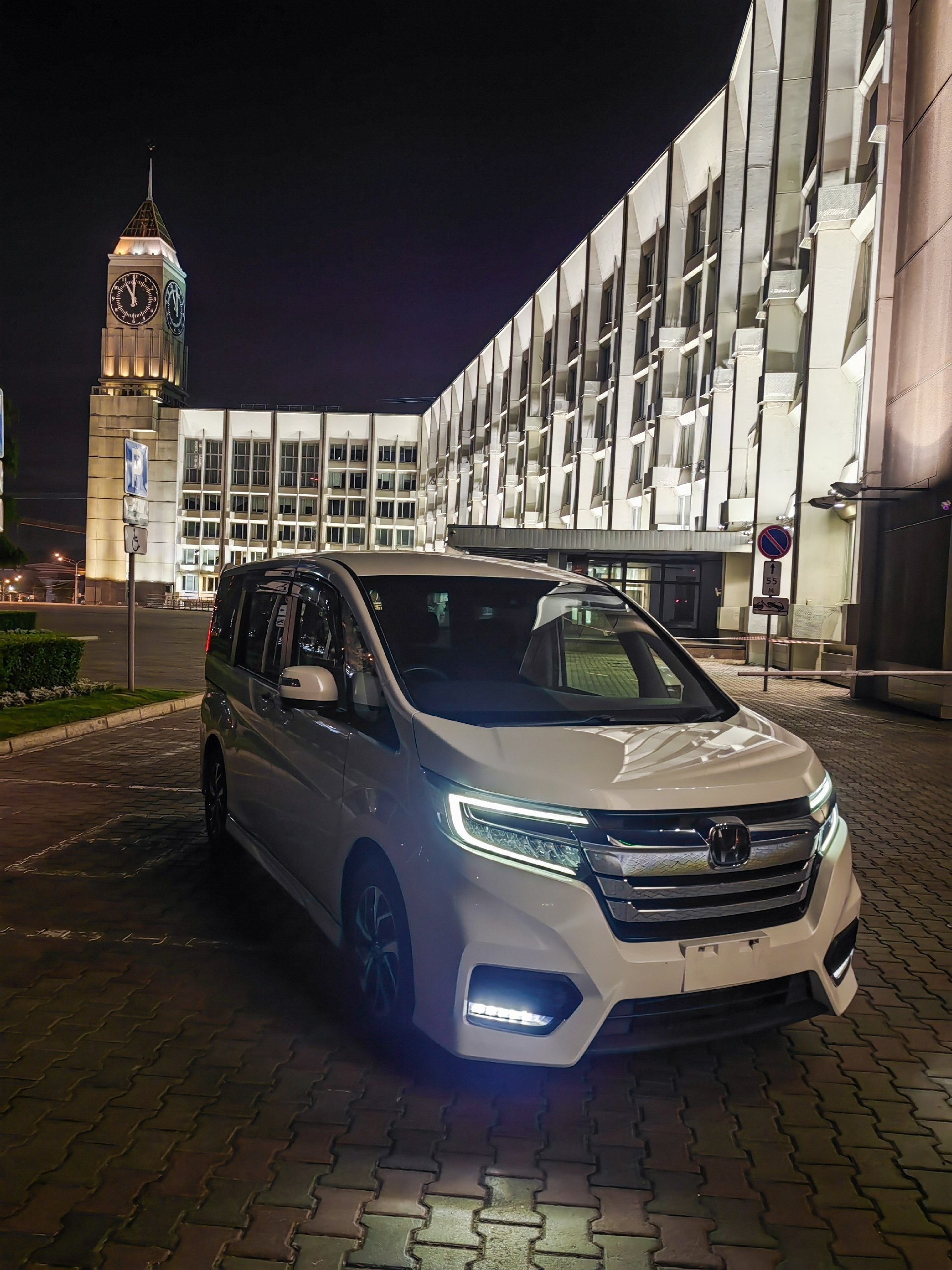 Бигбэн экскурсии Красноярск индивидуальный тур фото интересные места что посмотреть куда сходить что посетить достопримечательности Красноярска фототур аренда микроавтобуса трансфер цена заказать экскурсию программа маршрут смотровые площадки видовые красивые места Национальный парк заповедник Столбы Дивногорск Красноярская ГЭС путешествие туристический маршрут место силы Часовня Параскевы Пятницы Коммунальный мост остров Татышев Бобровый лог Николаевская сопка набережная Енисея село Овсянка музей Астафьева Караульная гора Виноградовский мост гид экскурсовод индивидуальная экскурсия фотосъемка виды на Енисей фанпарк Бобровый лог парк флоры и фауны Роев ручей Торгашинский хребет скала Такмак черный грифон вантовый мост куда сходить с детьми цены расписание заказать онлайн экскурсионное обслуживание трансфер на комфортабельном автобусе