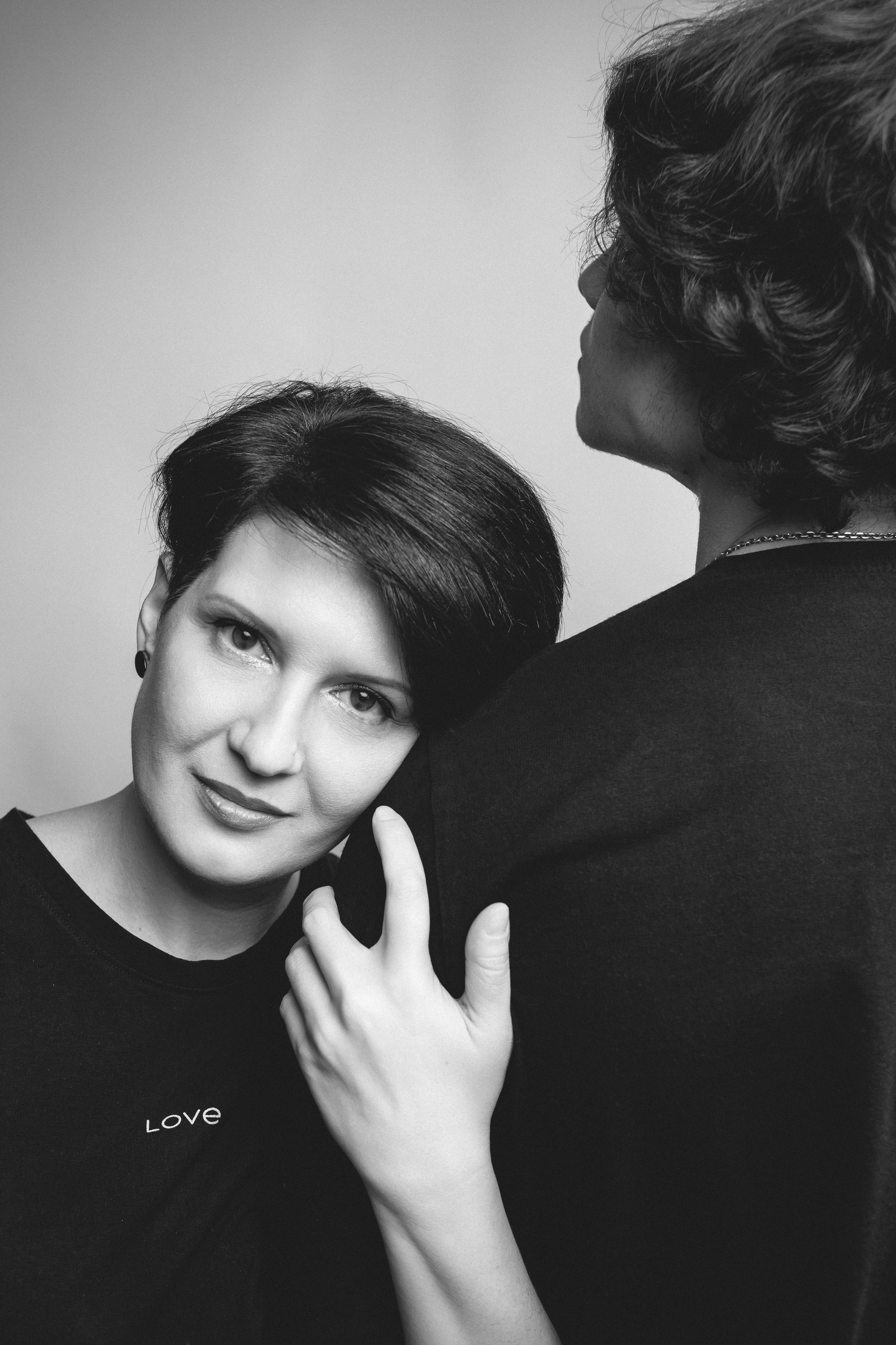 Женя с сыновьями — минимализм в лофте. Фотограф и видеограф в Тюмени Анна Жагорина, ваши фото еще не отдавали так быстро!