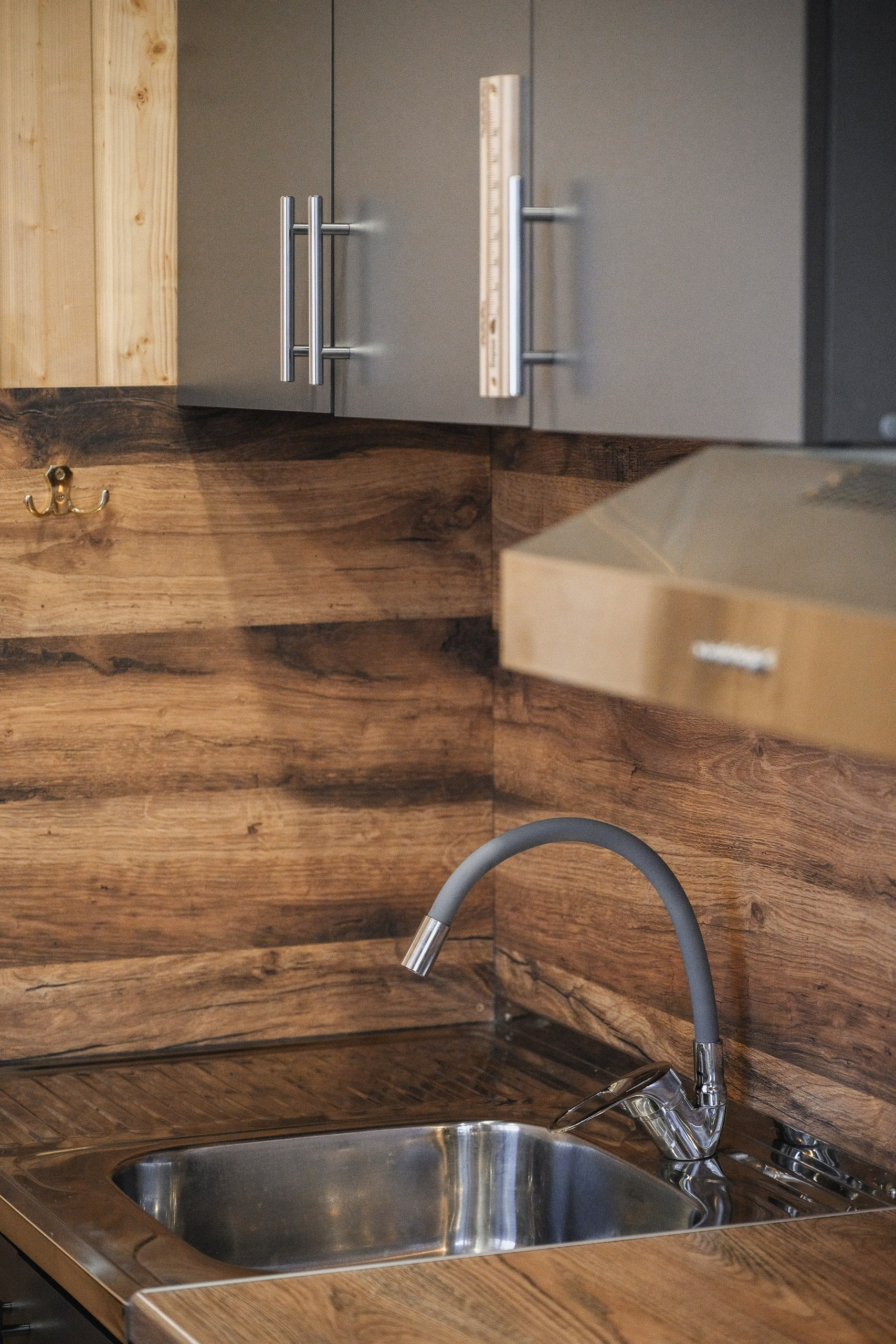 Профессиональная фотосъемка интерьера базы отдыха в Петропавловске-Камчатском. Фотосъемка интерьеров гостиничных комплексов и зон отдыха на Камчатке. Контент-съемка для продвижения баз отдыха в Петропавловске-Камчатском. Эстетика и атмосфера в интерьерной фотографии объектов туризма. Стоимость услуг по фотосъемке интерьера в Петропавловске-Камчатском.