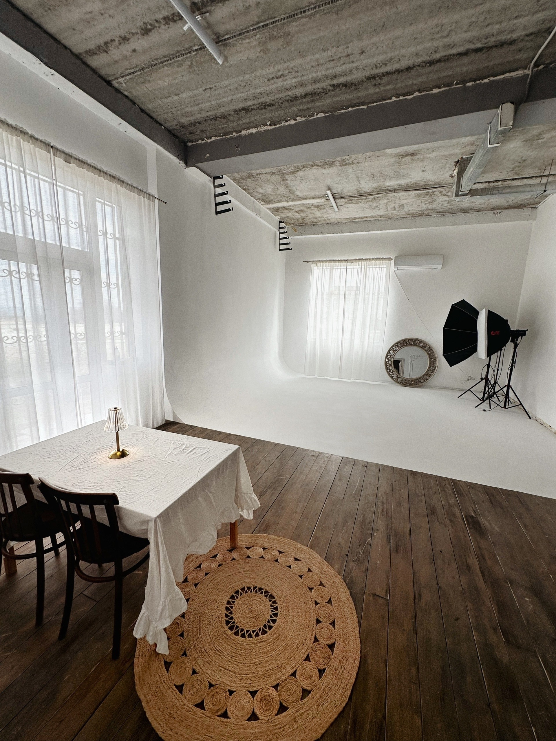 Фотостудии Севастополя. Лучшие фотостудии Севастополя. Фото интерьера фотостудий. Актуальные фото фотостудий Севастополя. Профессиональная фотосъемка в Крыму. Натуральные эмоции и живые кадры. Забронируйте дату прямо сейчас!