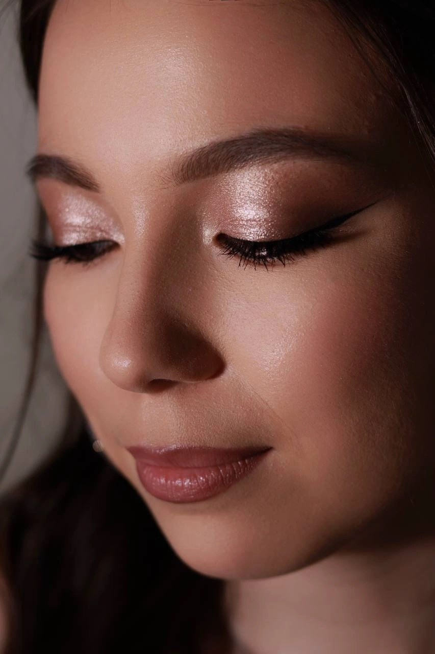 Услуги бровиста-визажиста. Салон красоты Праvда в Москве