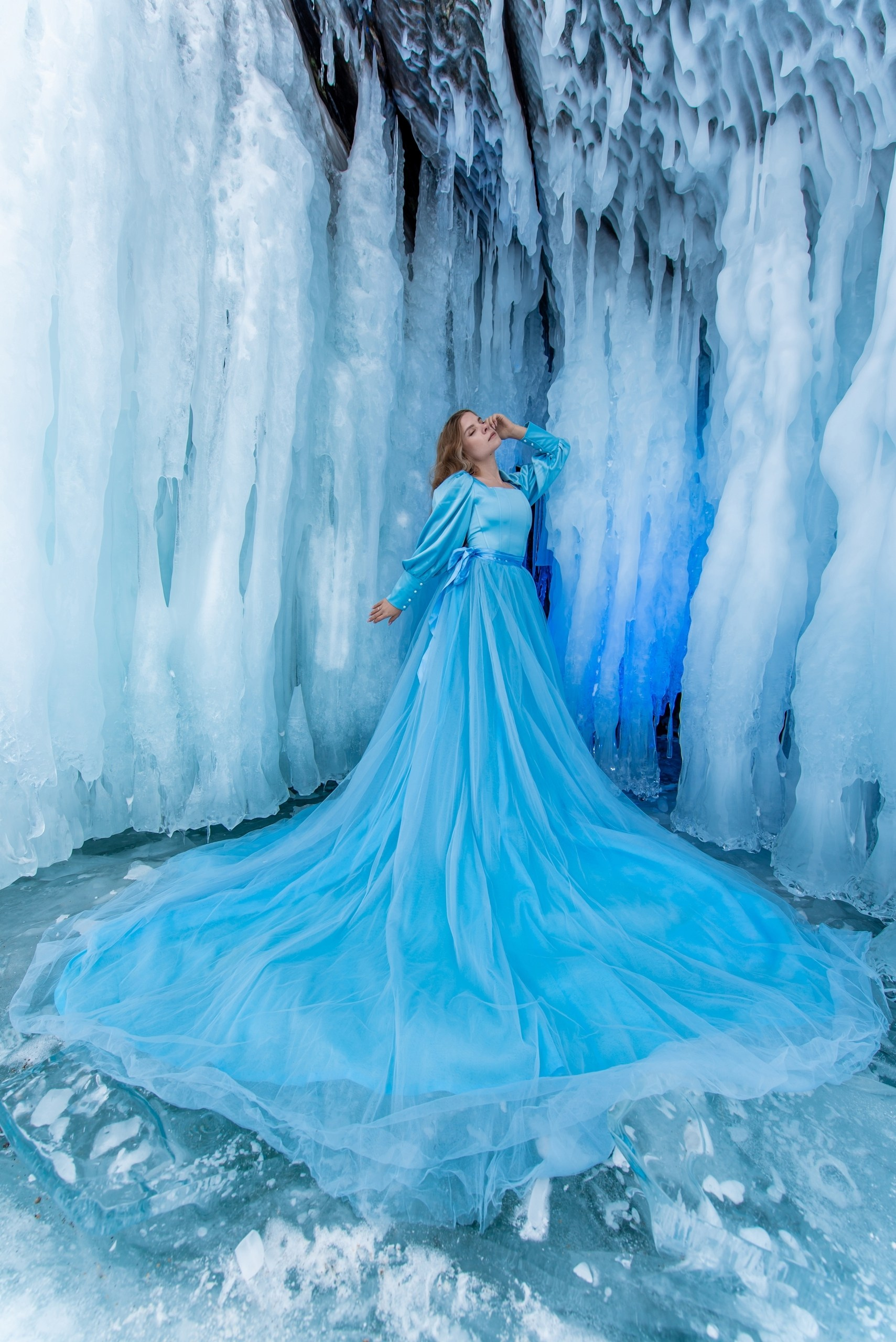 Фототур на Байкале фотосессия голубая юбка со шлейфом на запах