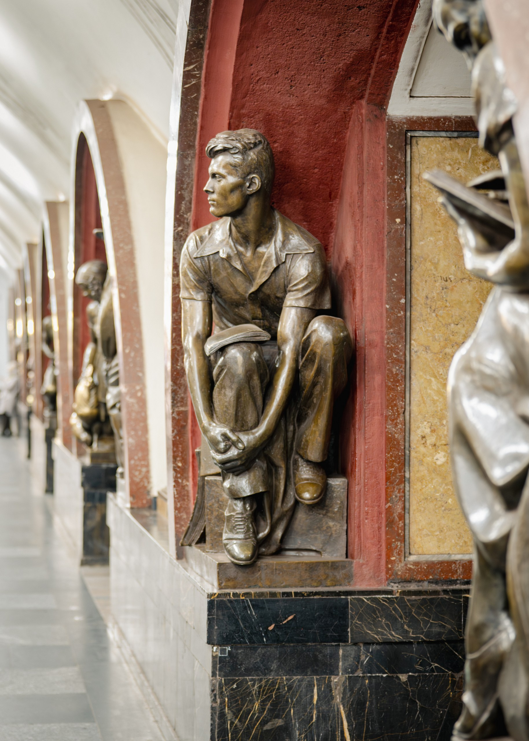 Парадные залы подземного дворца. П&П — Полезное с Приятным. Фотоэкскурсии — Москва на память. Экскурсовод и фотограф в Москве. Увези столицу в своём альбоме!