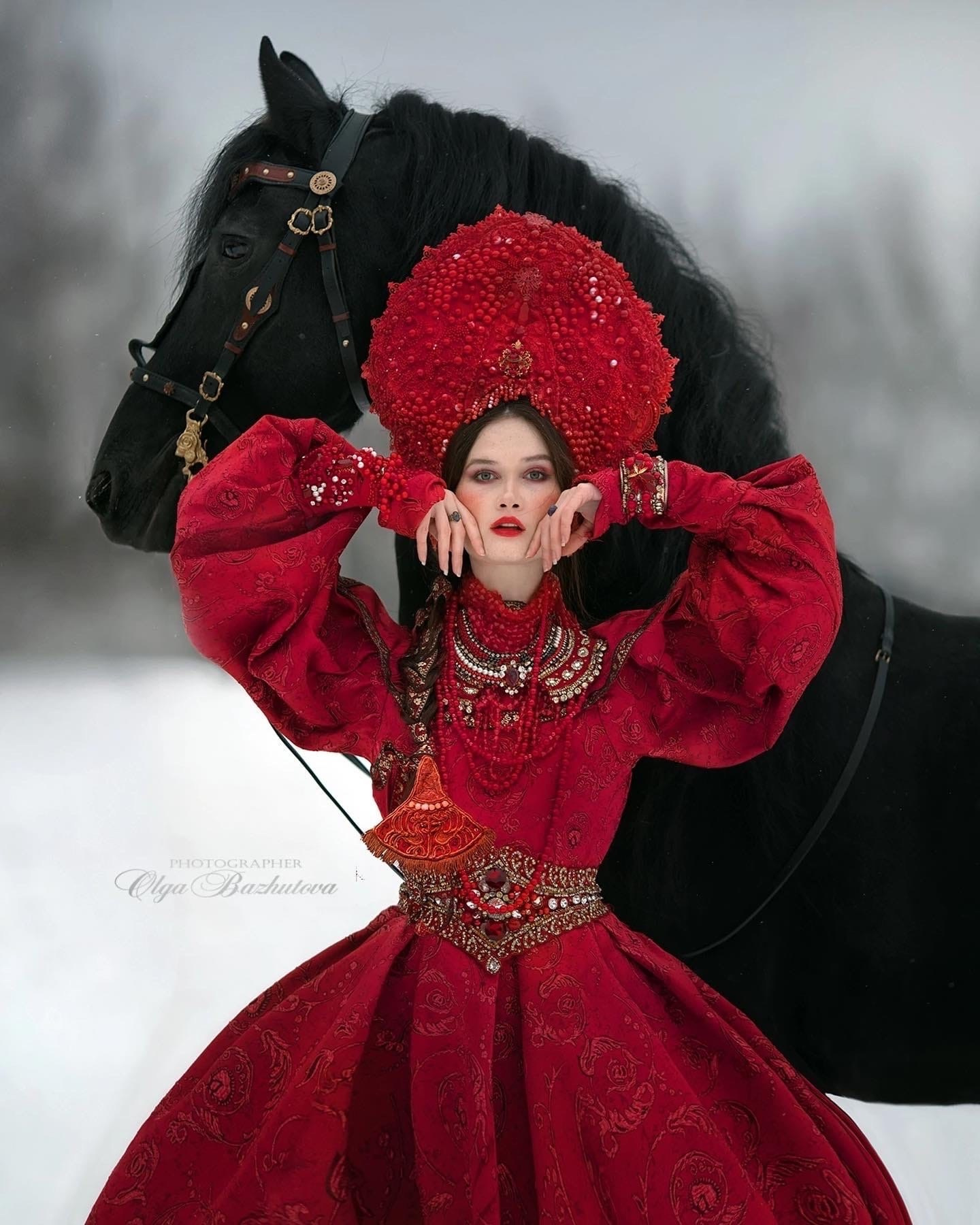 Красная девица. Русские народные костюмы в Москве