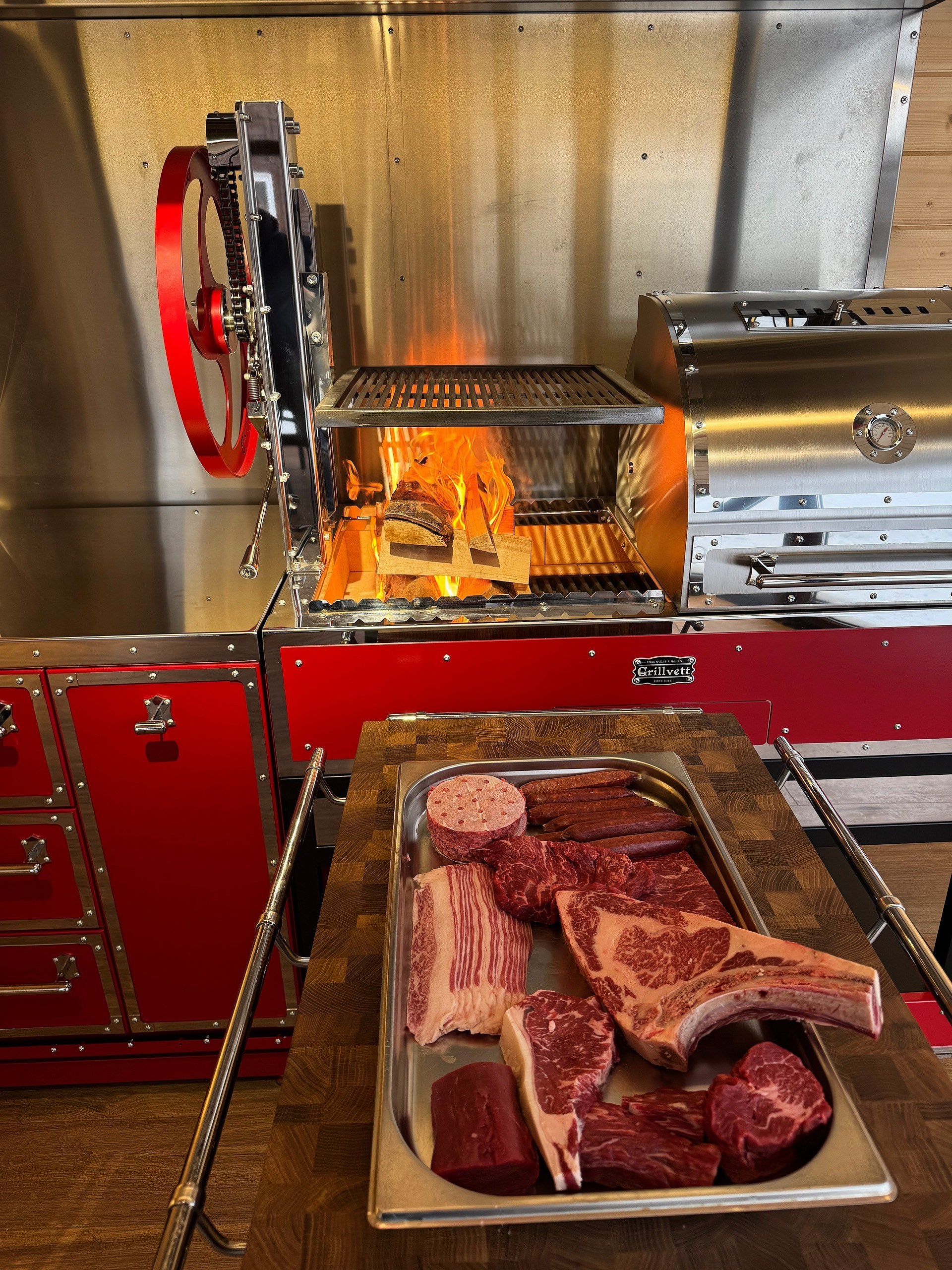 Тематические обеды в Zozulinsky & Potseluev. Другой Павел Поцелуев — плёночная фотография и мастерство мясного дела