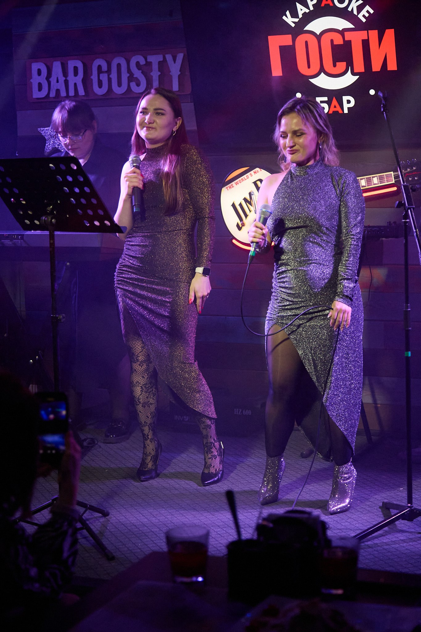 Концерт в баре «Гости». Фотограф Омск | Александр Вандеров