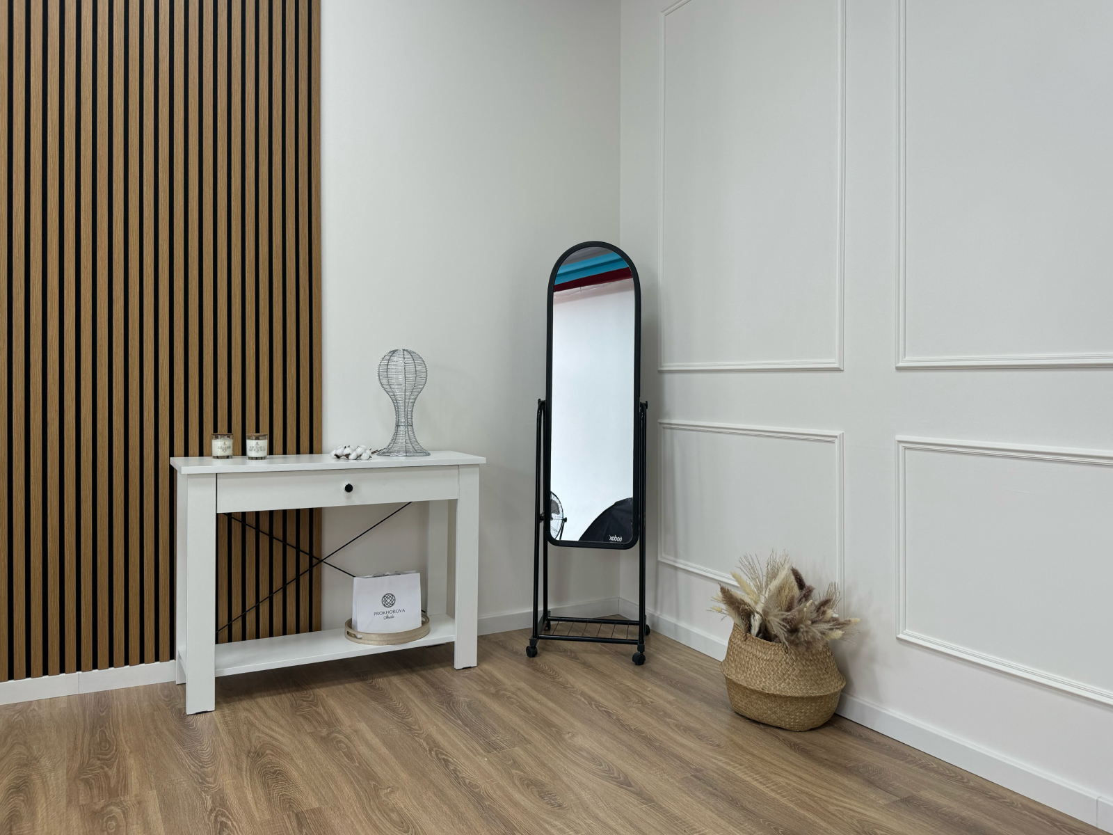 Аренда фотостудии в Москве. Фотосъёмка для марктеплейсов Studio 11.11