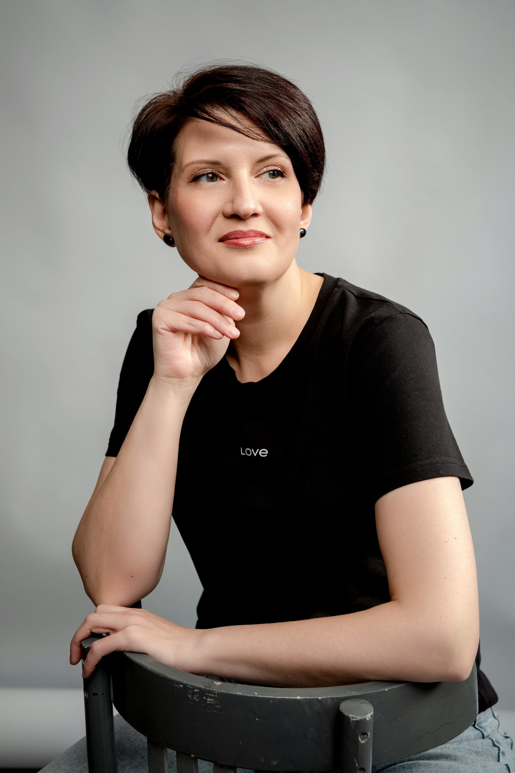 Женя с сыновьями — минимализм в лофте. Фотограф и видеограф в Тюмени Анна Жагорина, ваши фото еще не отдавали так быстро!