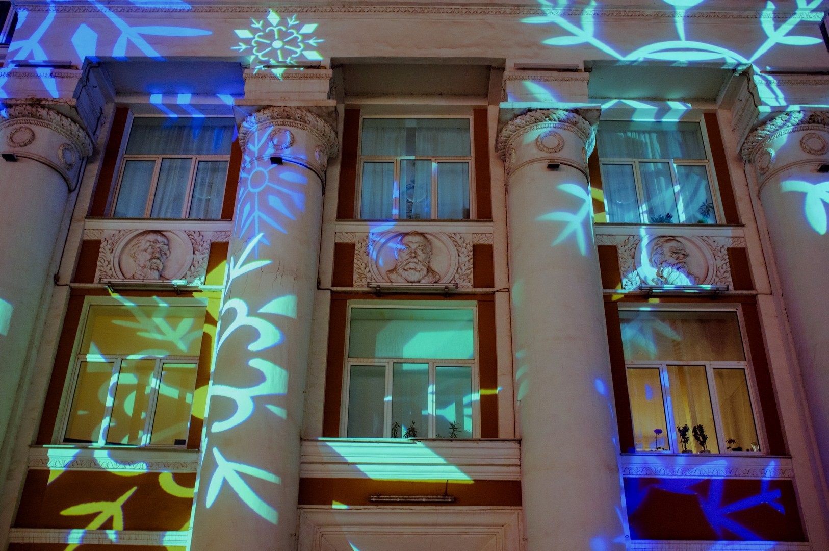 Зима уходящая. Руслан Шувалов (поэтограф)