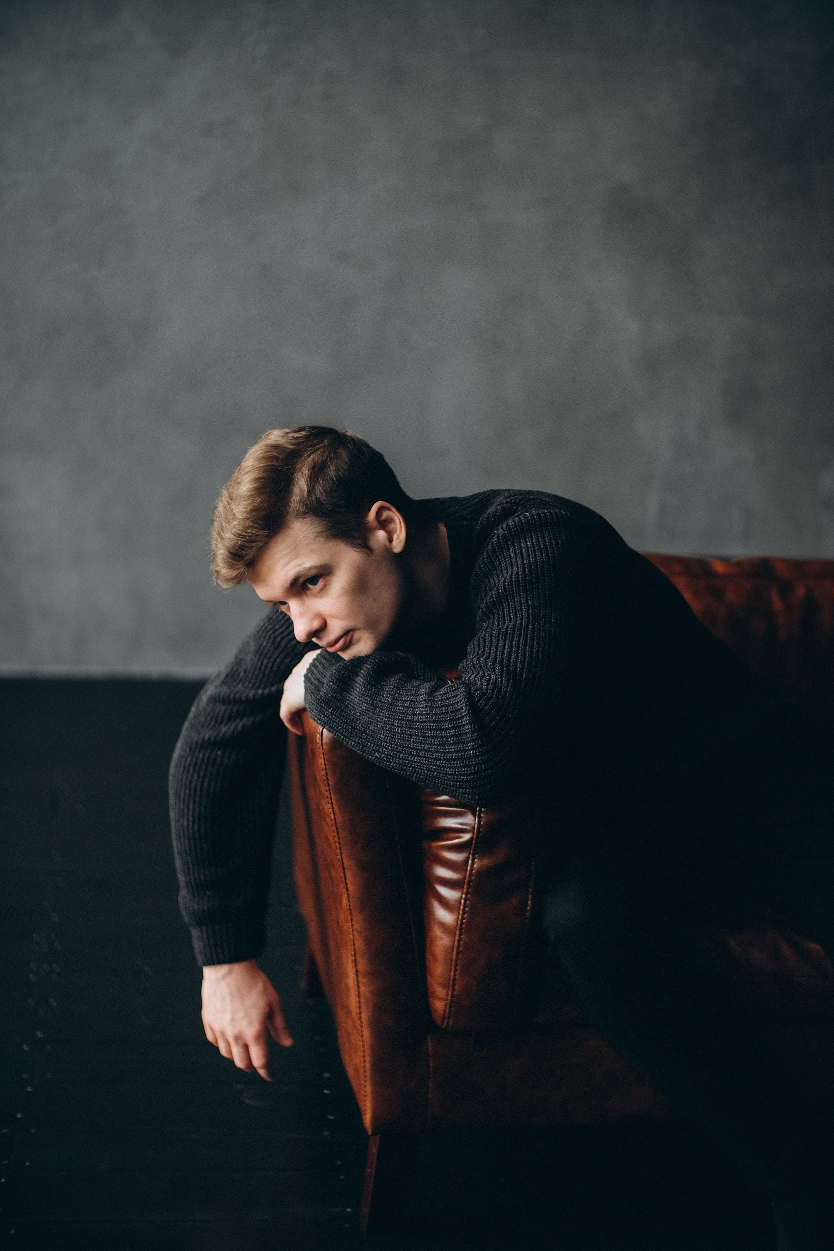 мужской фотограф Алматы Бизнес фотограф алматы Корпоративный фотограф алматы Бизнес портрет алматы подарить сертификат схъемка мужская подарок мужчине