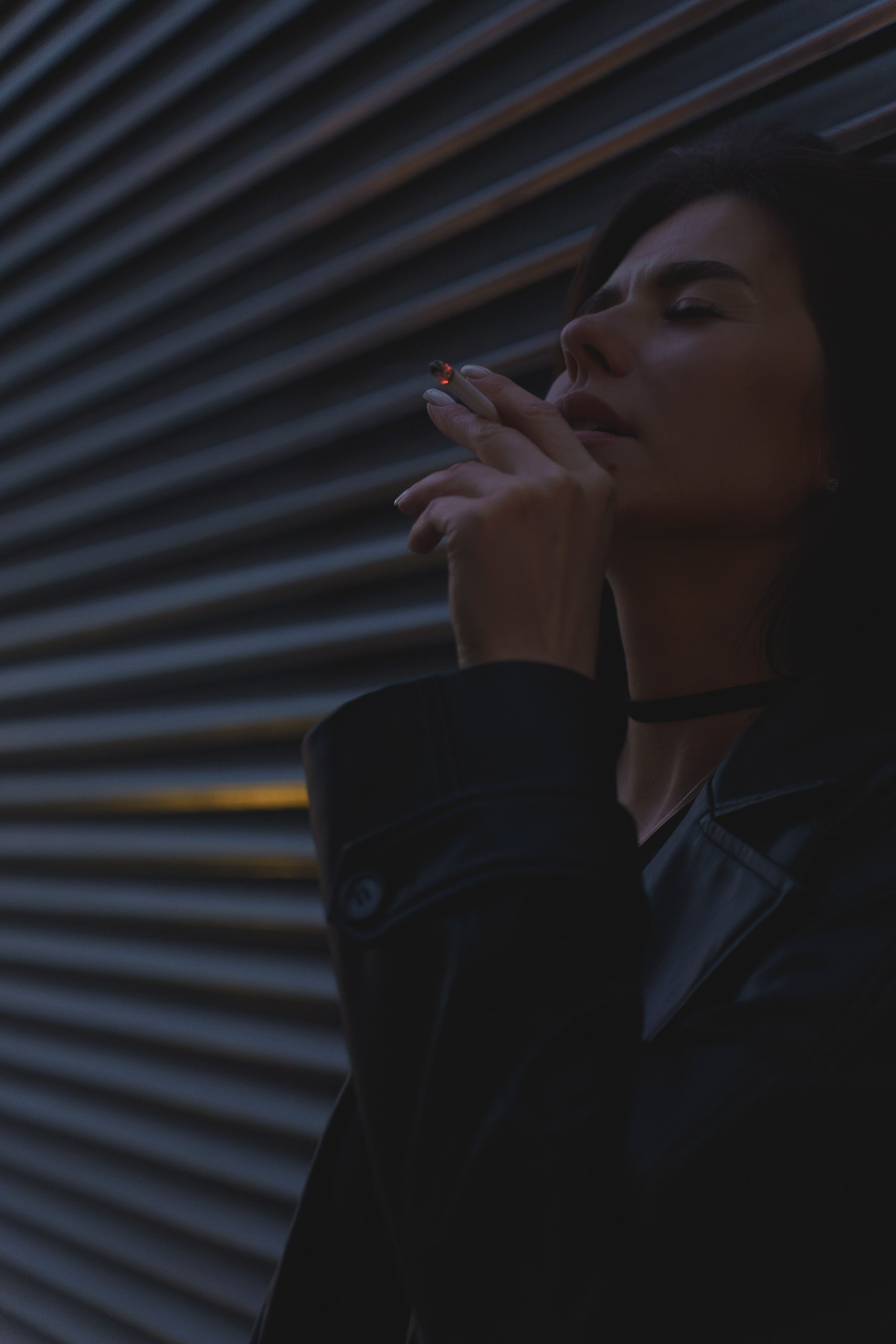 Портрет девушки в низком ключе | Услуги портретного фотографа в Екатеринбурге