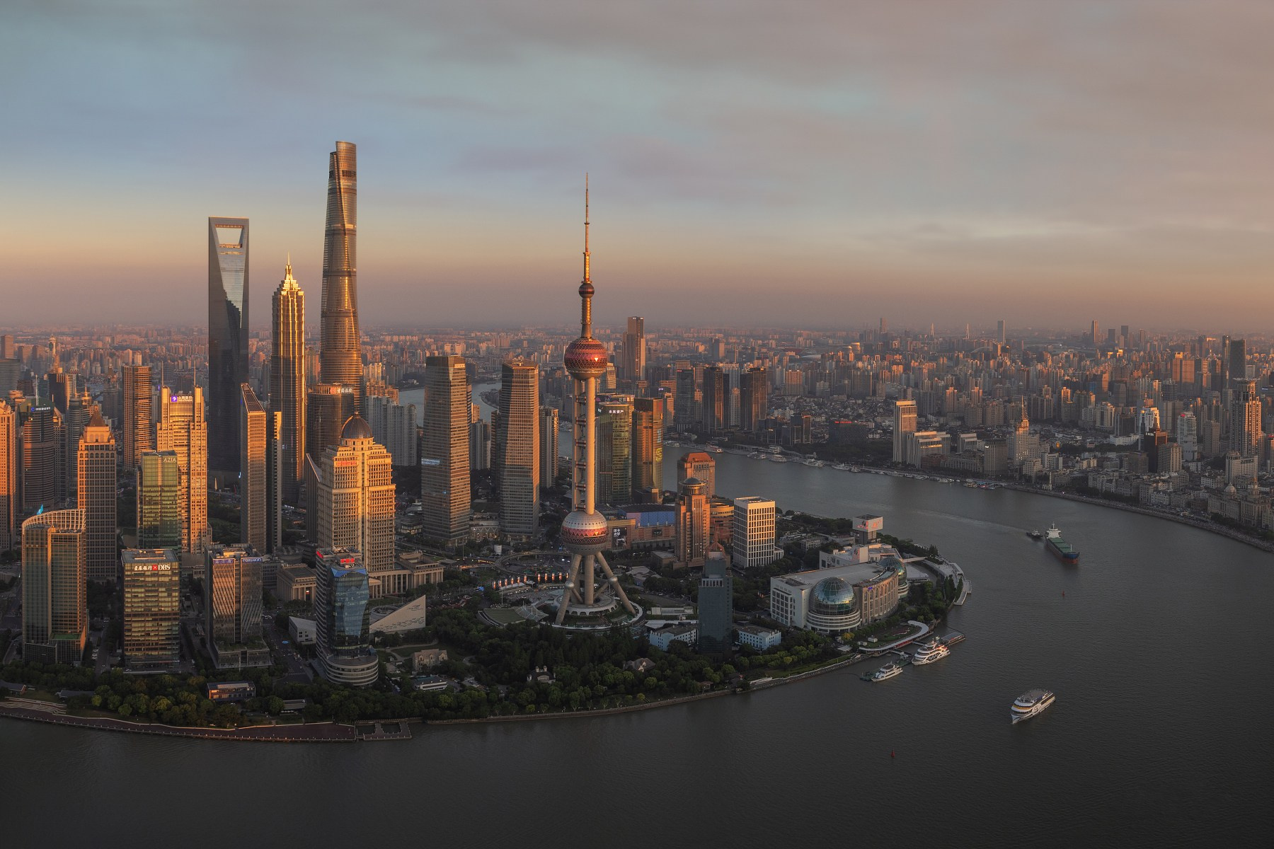 Телебашня «Восточная жемчужина» и Шанхайская башня, Шанхай, Китай