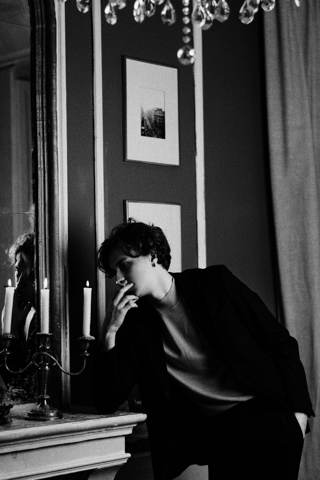 Студия Fine Art фотосессия для мужчины. Красивый свет и зеркала.