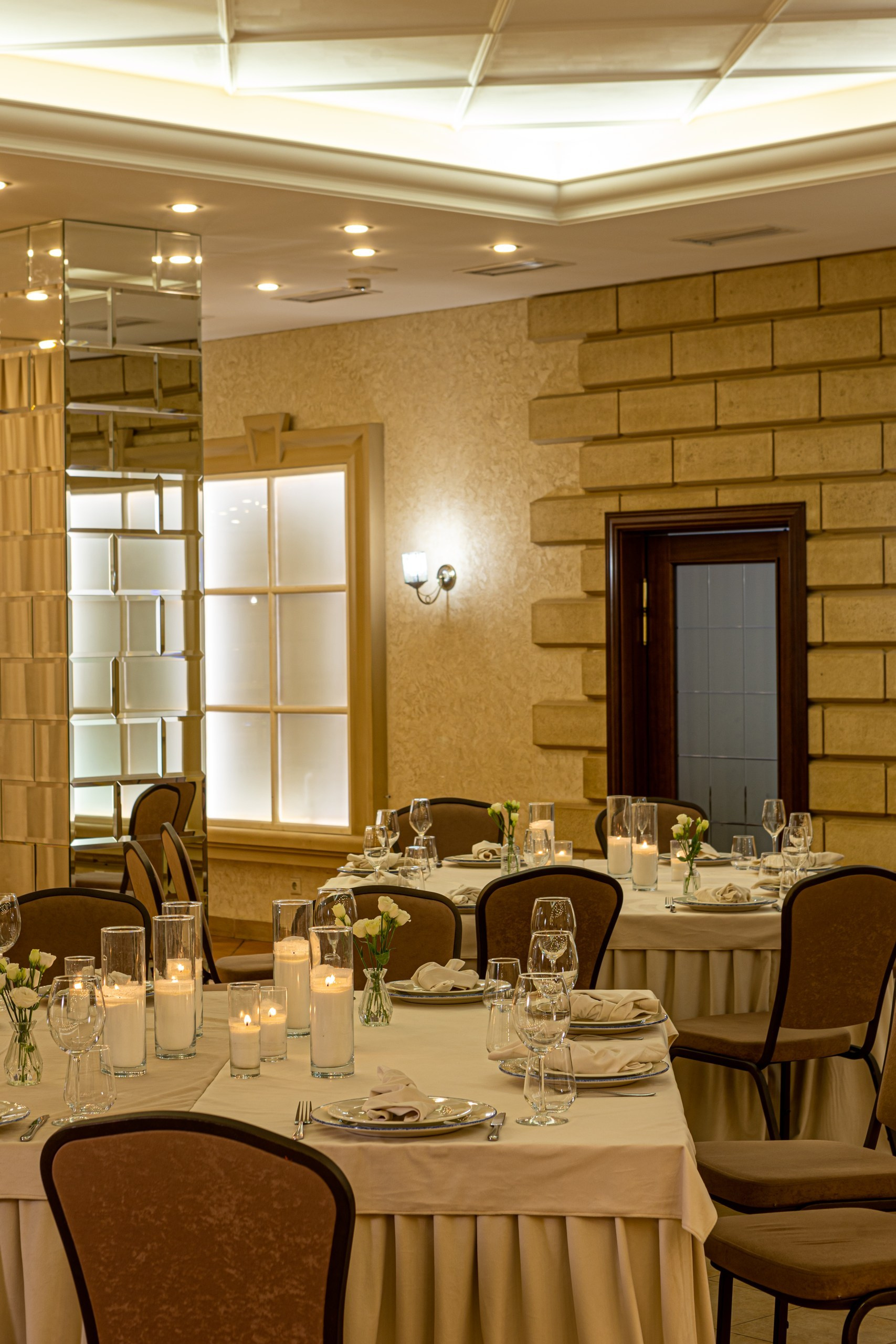 Банкетный зал ресторана Дача. Фотограф в Оренбурге. Профессиональный фотограф