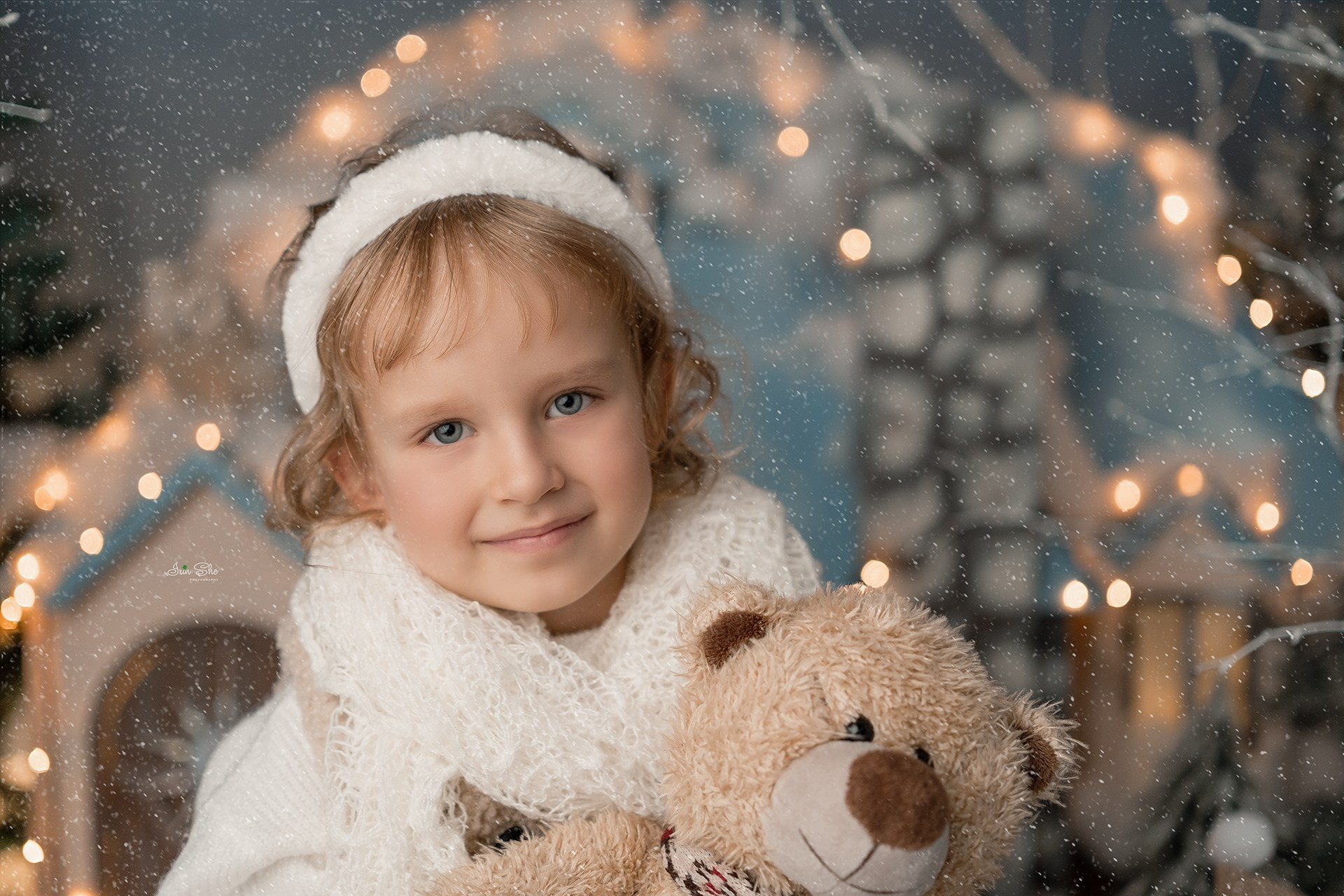 Фотосессия с домиком зимой. Детский фотограф в Южно-Сахалинске Irin She Simanovich