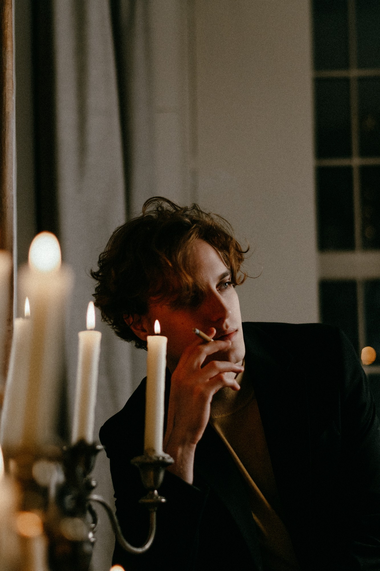 Киношный мужской портрет в студии Файнарт Тюмень — Мужской фотограф Дарья Мустафина. Портретный фотограф Тюмень Дарья Мустафина