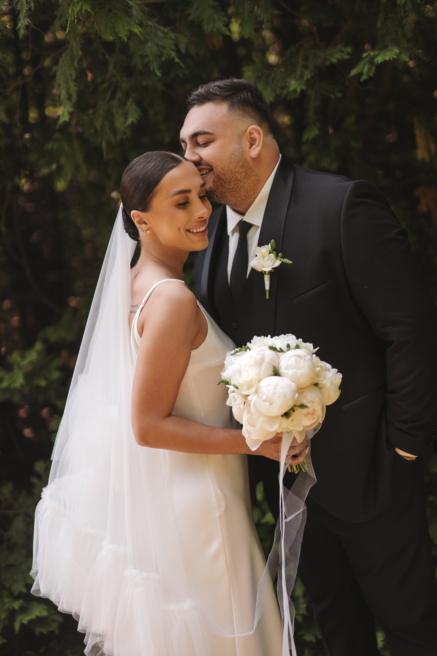 Свадьба 7 июня 2026 года — фотосессия, ЗАГС и банкет в шатре «Под облаками» в Нагаево с ведущим Артуром Ильясовым