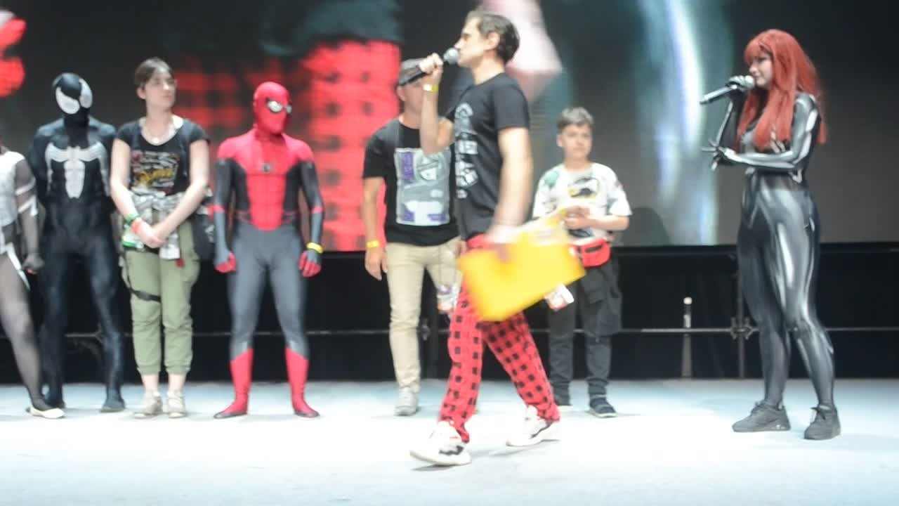 Интервью косплееров с фестивалей косплея в Москве