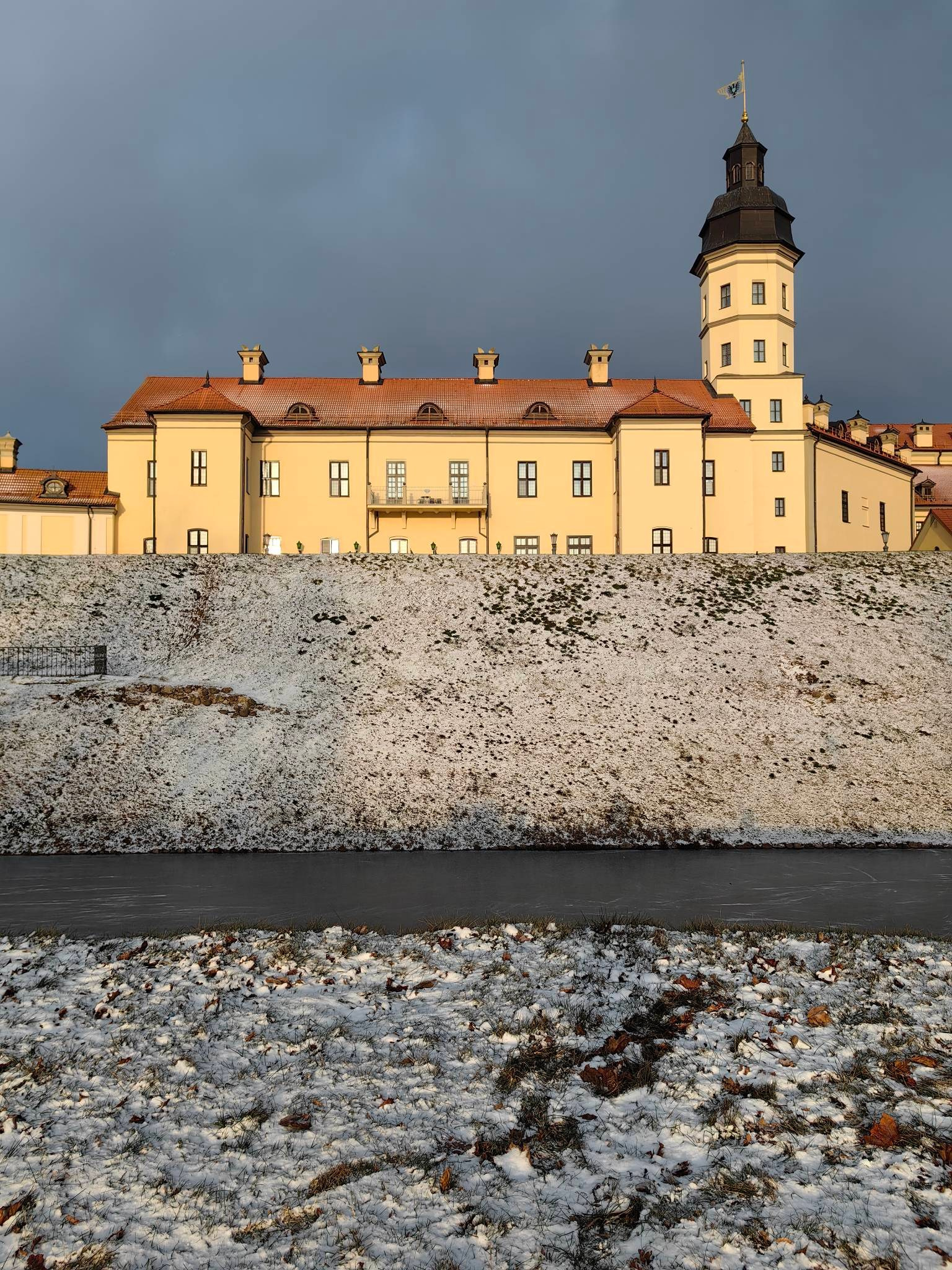 Несвижский замок в Беларуси. Купить картину на холсте для интерьера|художник | дизайнер | архитектор Сергей Ратчин в Москве