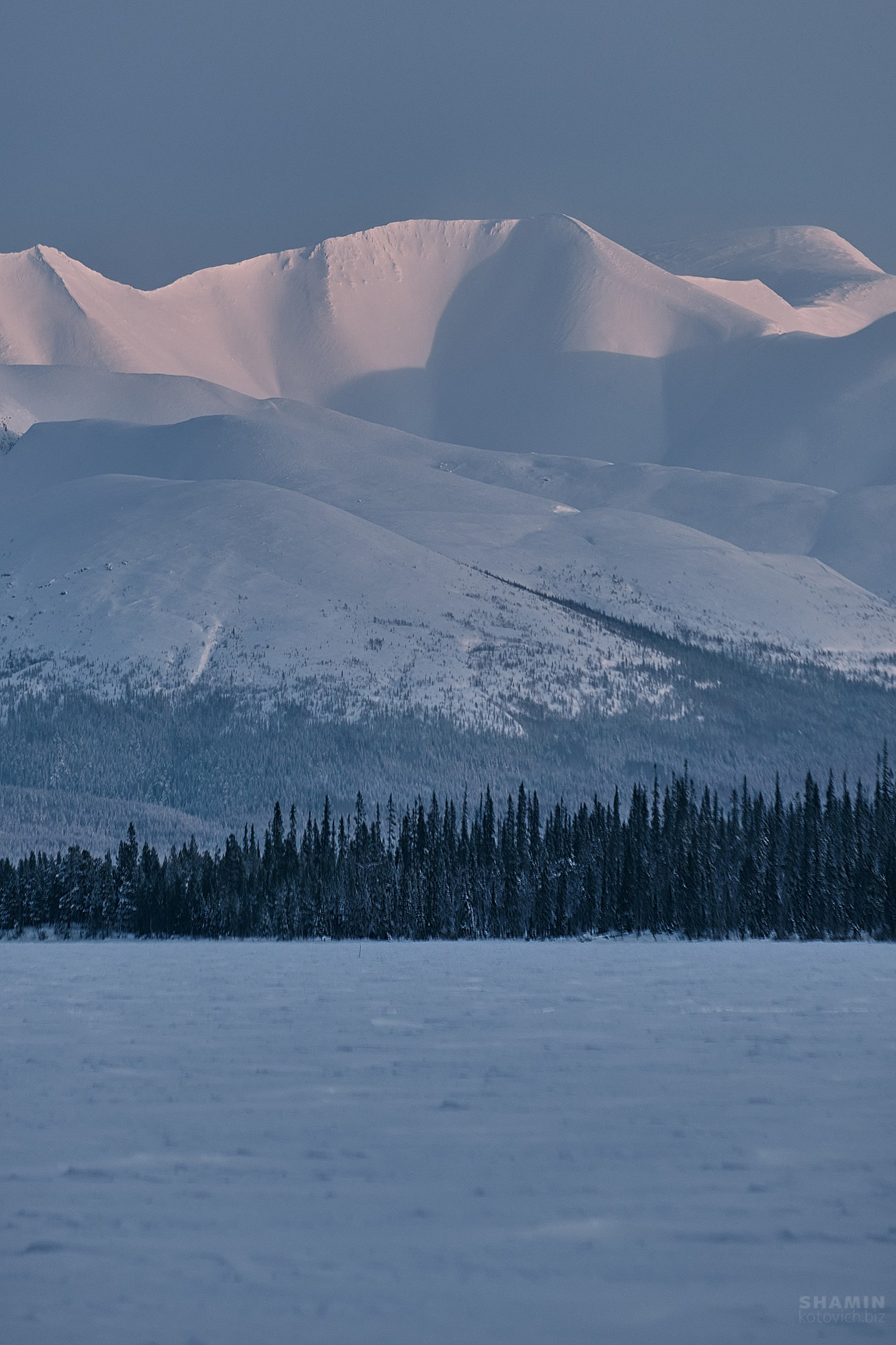 Пейзажи Кольского полуострова — северное сияние, тундра, Баренцево море и горы Хибины. Фотографии дикой природы и северного света на Кольском полуострове. Фотограф Константин Шамин