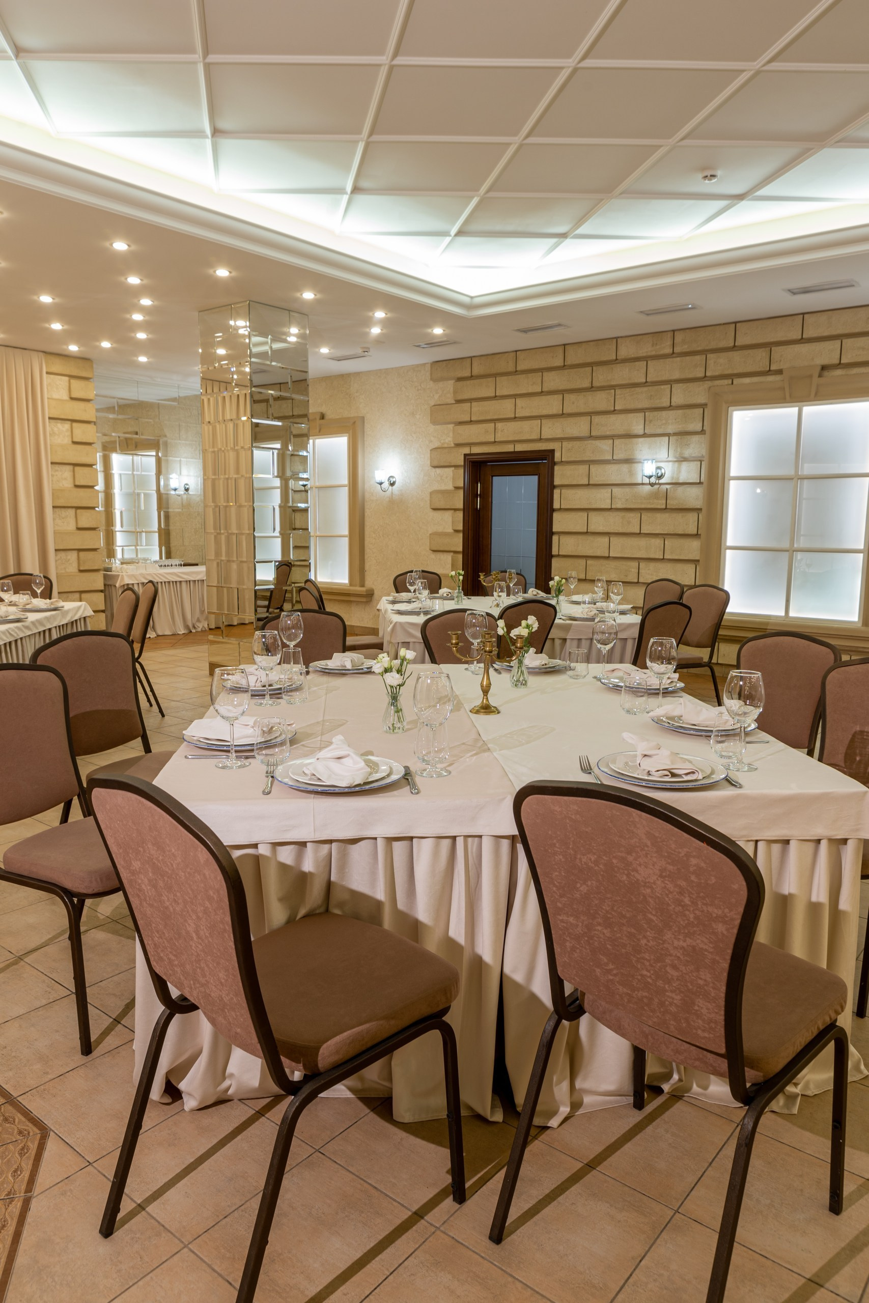 Банкетный зал ресторана Дача. Фотограф в Оренбурге. Профессиональный фотограф