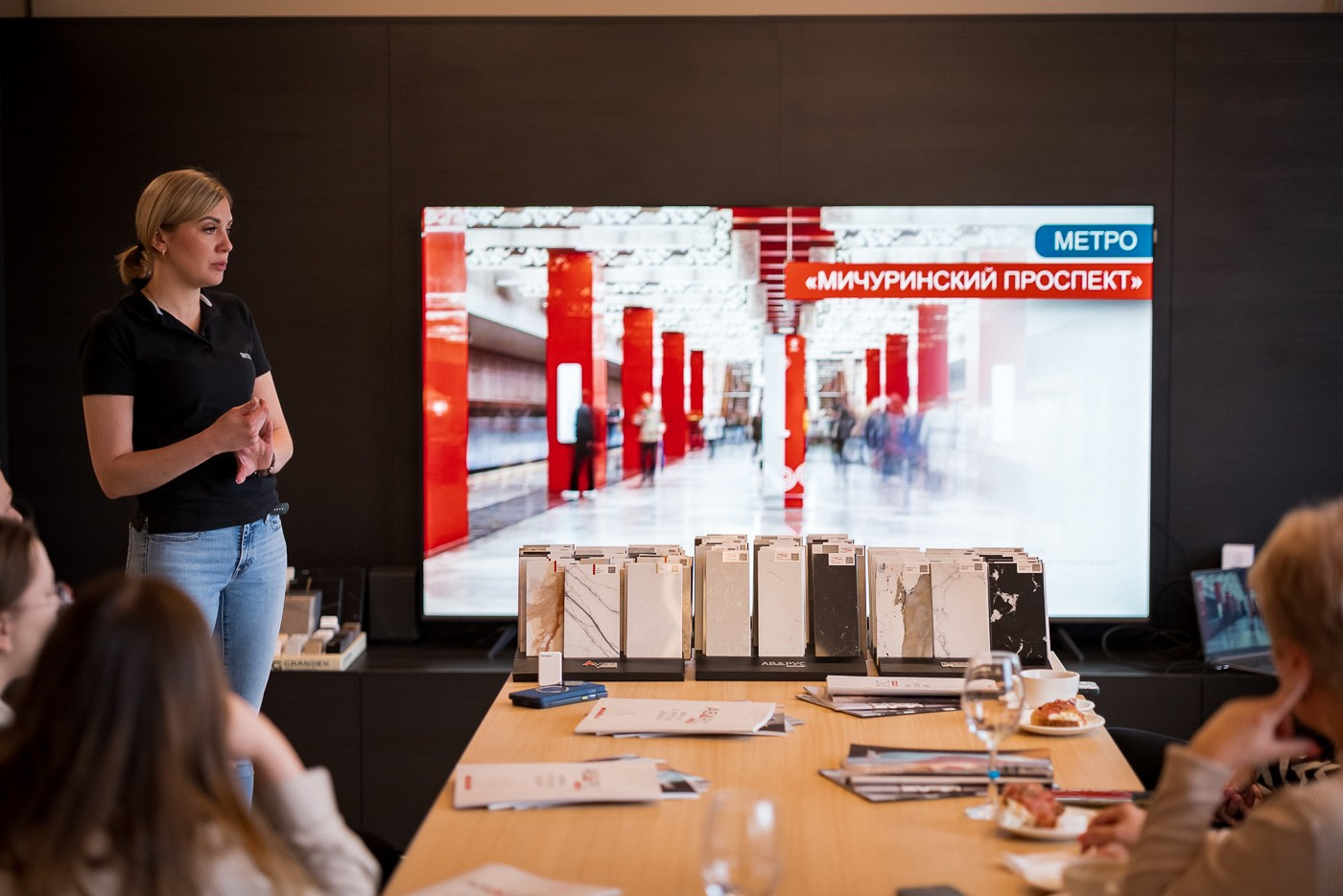 Презентация компании INTERSTONE — производителя и поставщика кварцевого камня, акрилового камня и широкоформатных керамических плит. ВУД ТВОРЕЦ мебельная фабрика|ТВОРЕЦ студия мебели