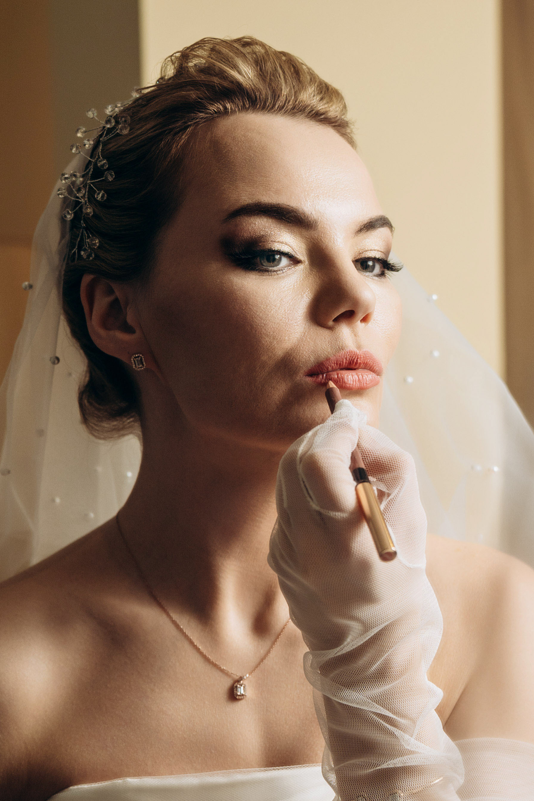 портрет невесты в зеркале, Fashion съемка свадьбы